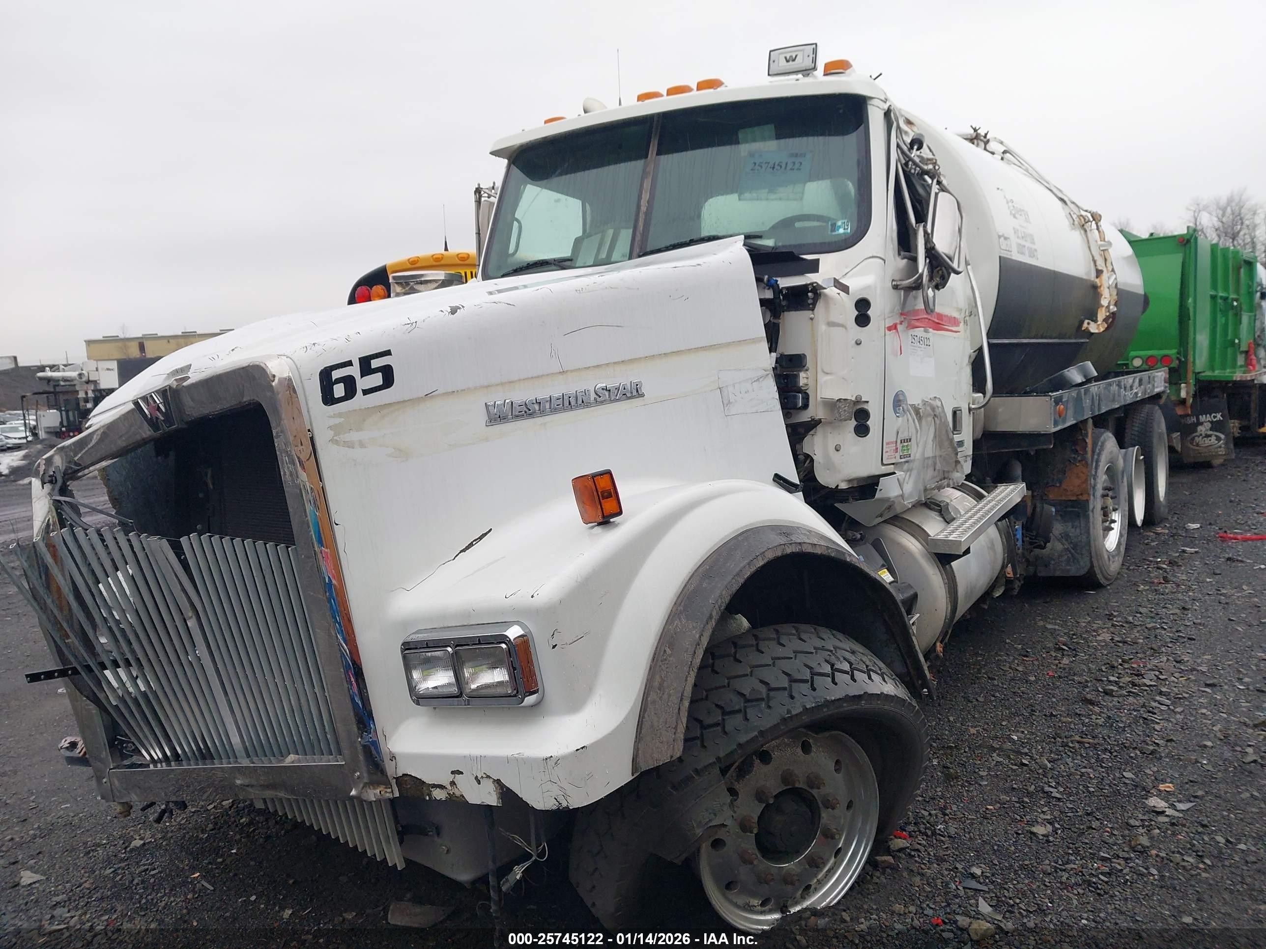 2018 Western star/auto car Conventional VIN 5KKMAEFG7JPJU0120 IAAI salvage auction — Side, Salvage (Pennsylvania), sold $15,700 on 2026-01-28 (photo 2)