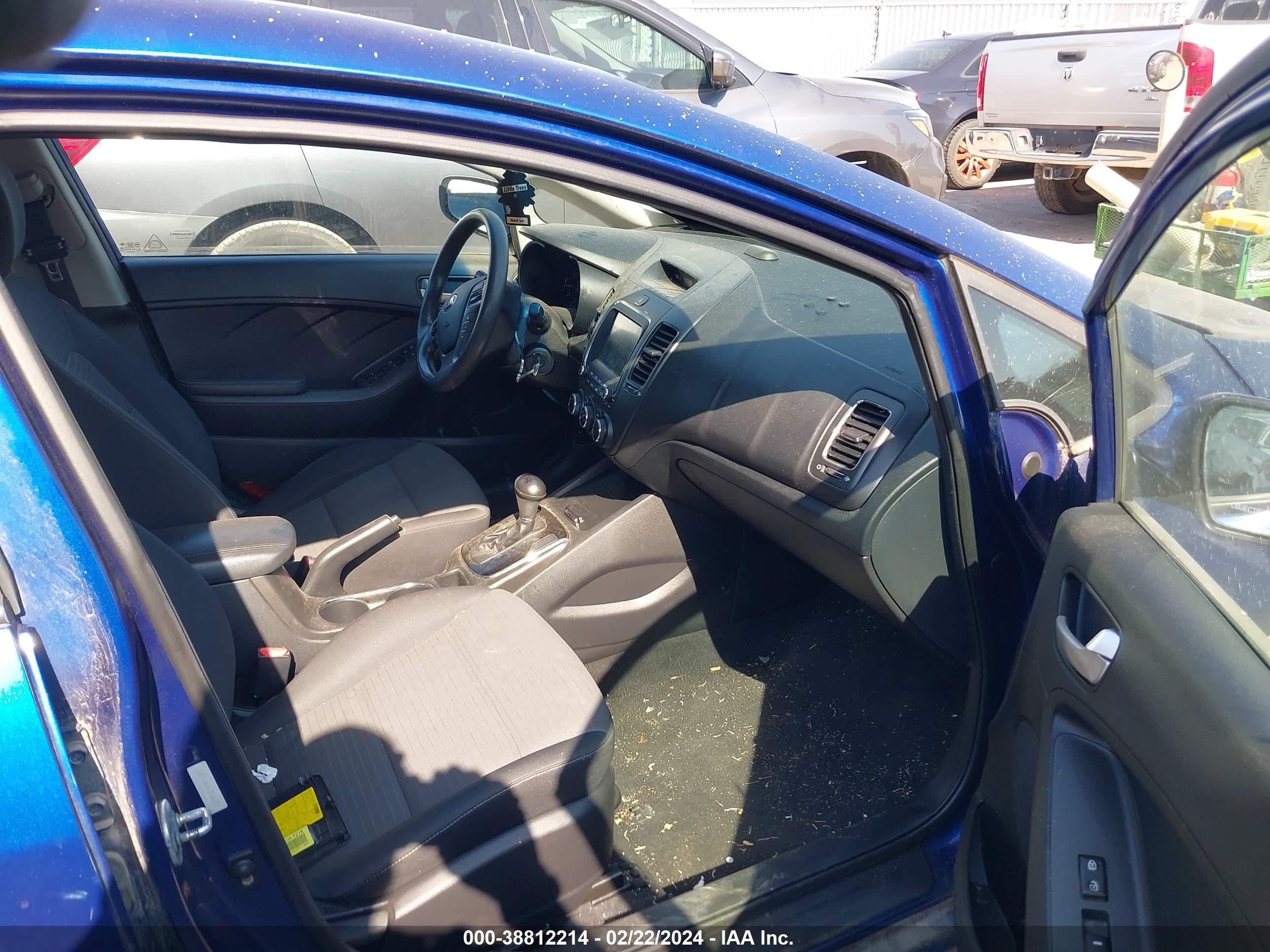 2018 Kia Forte VIN 3KPFL4A74JE164283 IAAI salvage auction — Front & Rear, Salvage (Oklahoma), sold $1,300 on 2026-07-01 (photo 5)