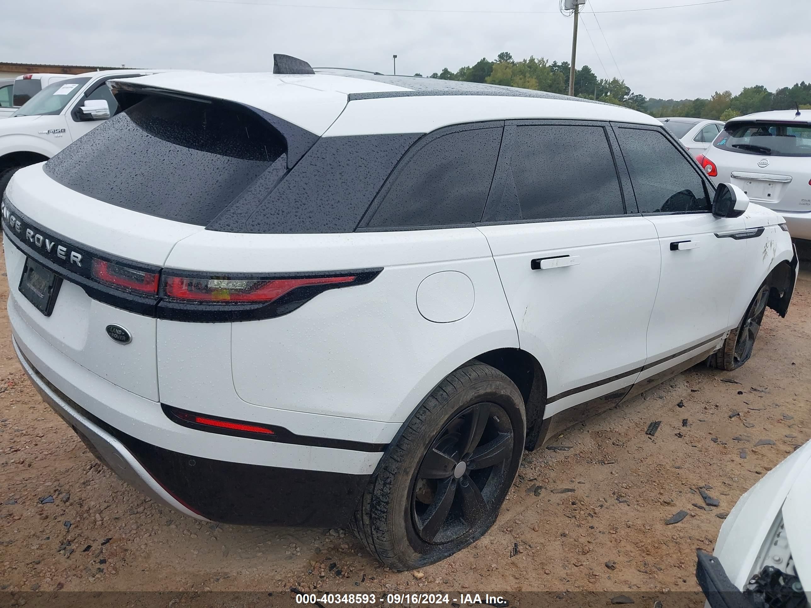 2018 Land rover Range rover velar VIN SALYB2RX4JA706398 IAAI salvage auction — Unknown, Wait Title, sold $14,300 on 2024-12-16 (photo 4)