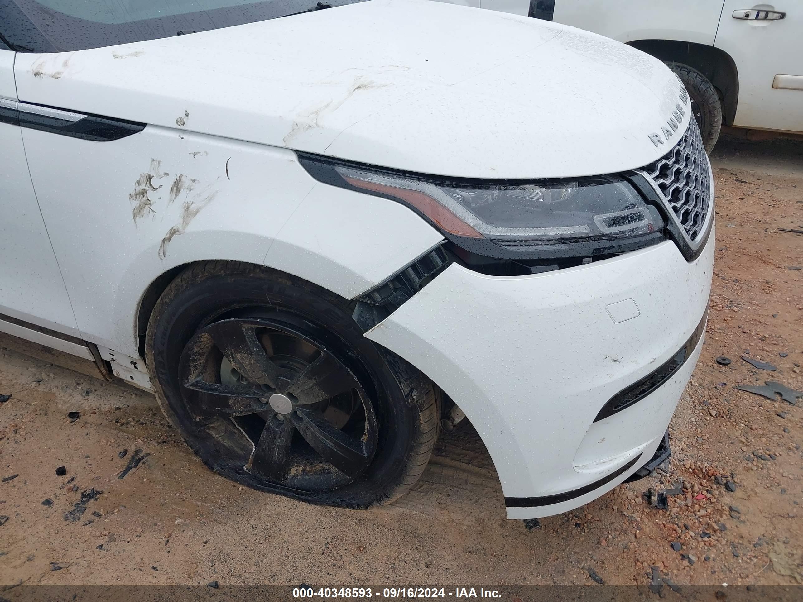 2018 Land rover Range rover velar VIN SALYB2RX4JA706398 IAAI salvage auction — Unknown, Wait Title, sold $14,300 on 2024-12-16 (photo 6)