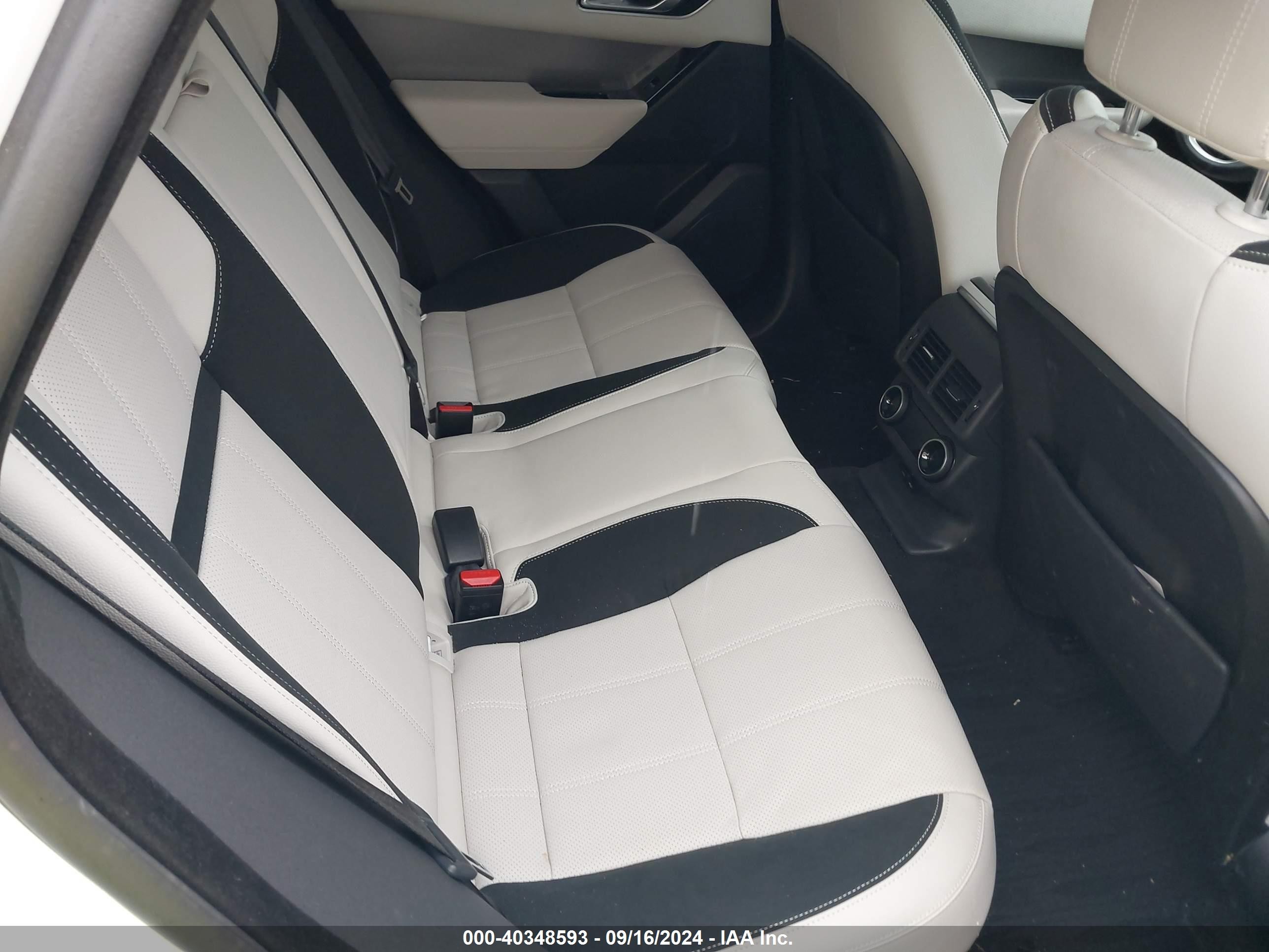 2018 Land rover Range rover velar VIN SALYB2RX4JA706398 IAAI salvage auction — Unknown, Wait Title, sold $14,300 on 2024-12-16 (photo 8)
