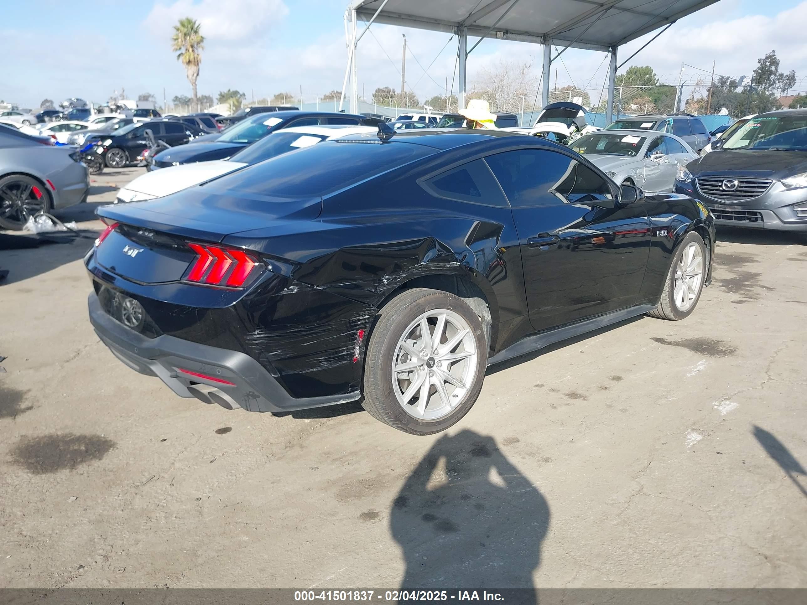 2024 Ford Mustang VIN 1FA6P8CF4R5432052 IAAI salvage auction — Unknown, Salvage Title, sold $9,200 on 2026-07-10 (photo 4)