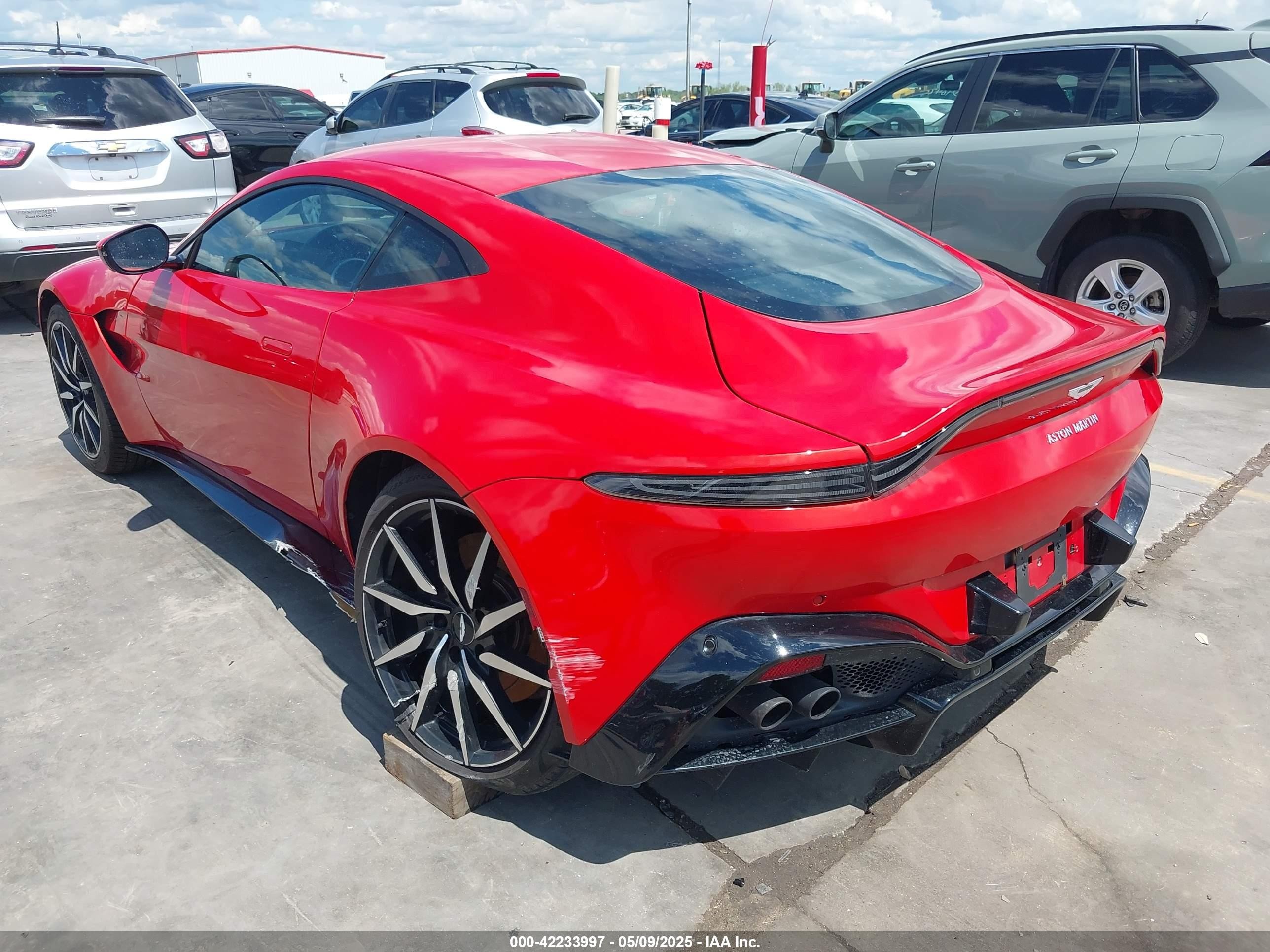 2020 Aston martin Vantage VIN SCFSMGAW5LGN04596 IAAI salvage auction — Side, Salvage (Texas), sold $45,850 on 2025-09-30 (photo 3)