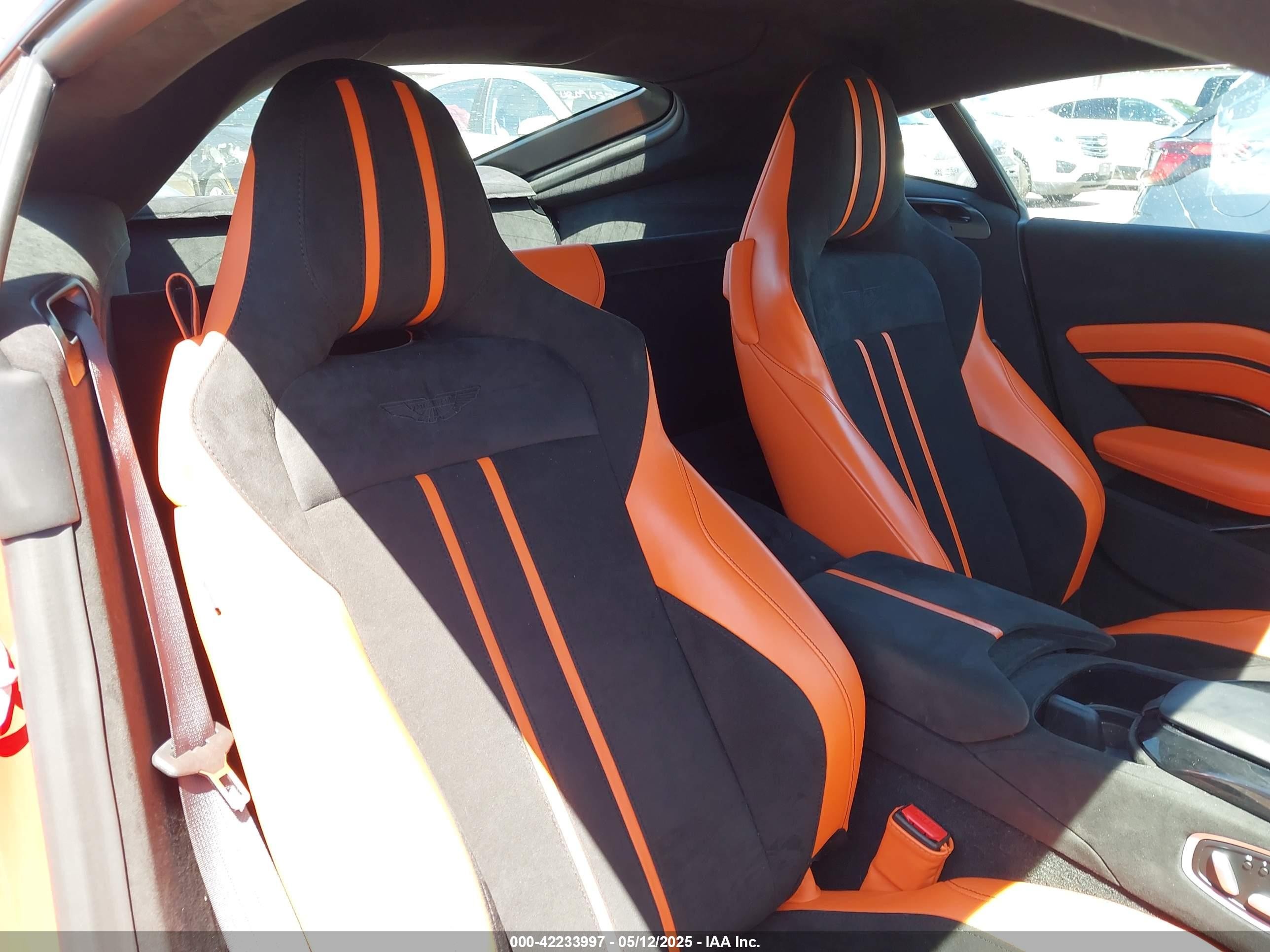 2020 Aston martin Vantage VIN SCFSMGAW5LGN04596 IAAI salvage auction — Side, Salvage (Texas), sold $45,850 on 2025-09-30 (photo 8)