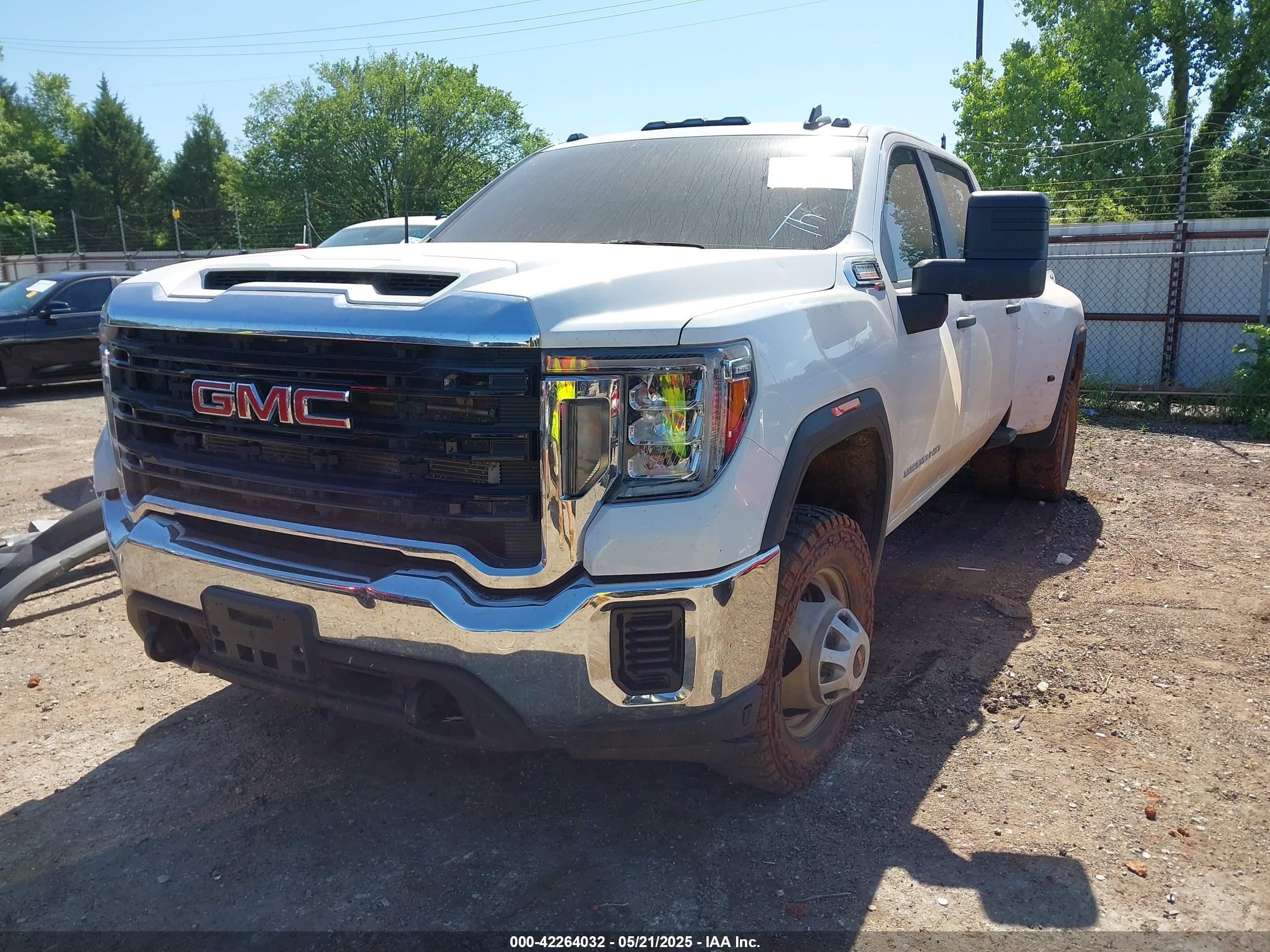 2023 Gmc SIERRA VIN 1GT49SEY8PF220169 IAAI salvage auction — Side, Salvage (Oklahoma), sold $15,450 on 2025-07-16 (photo 2)