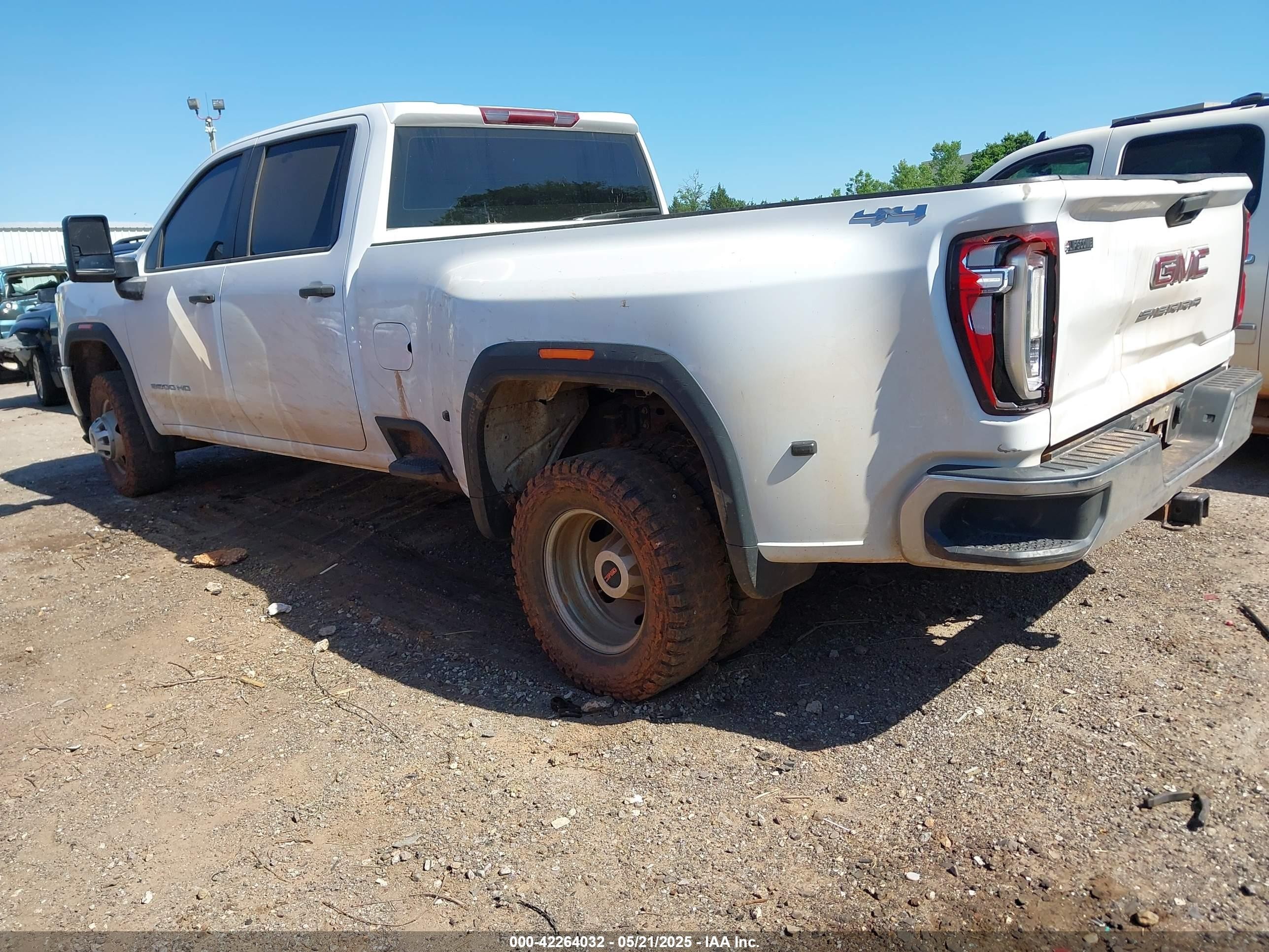 2023 Gmc SIERRA VIN 1GT49SEY8PF220169 IAAI salvage auction — Side, Salvage (Oklahoma), sold $15,450 on 2025-07-16 (photo 3)