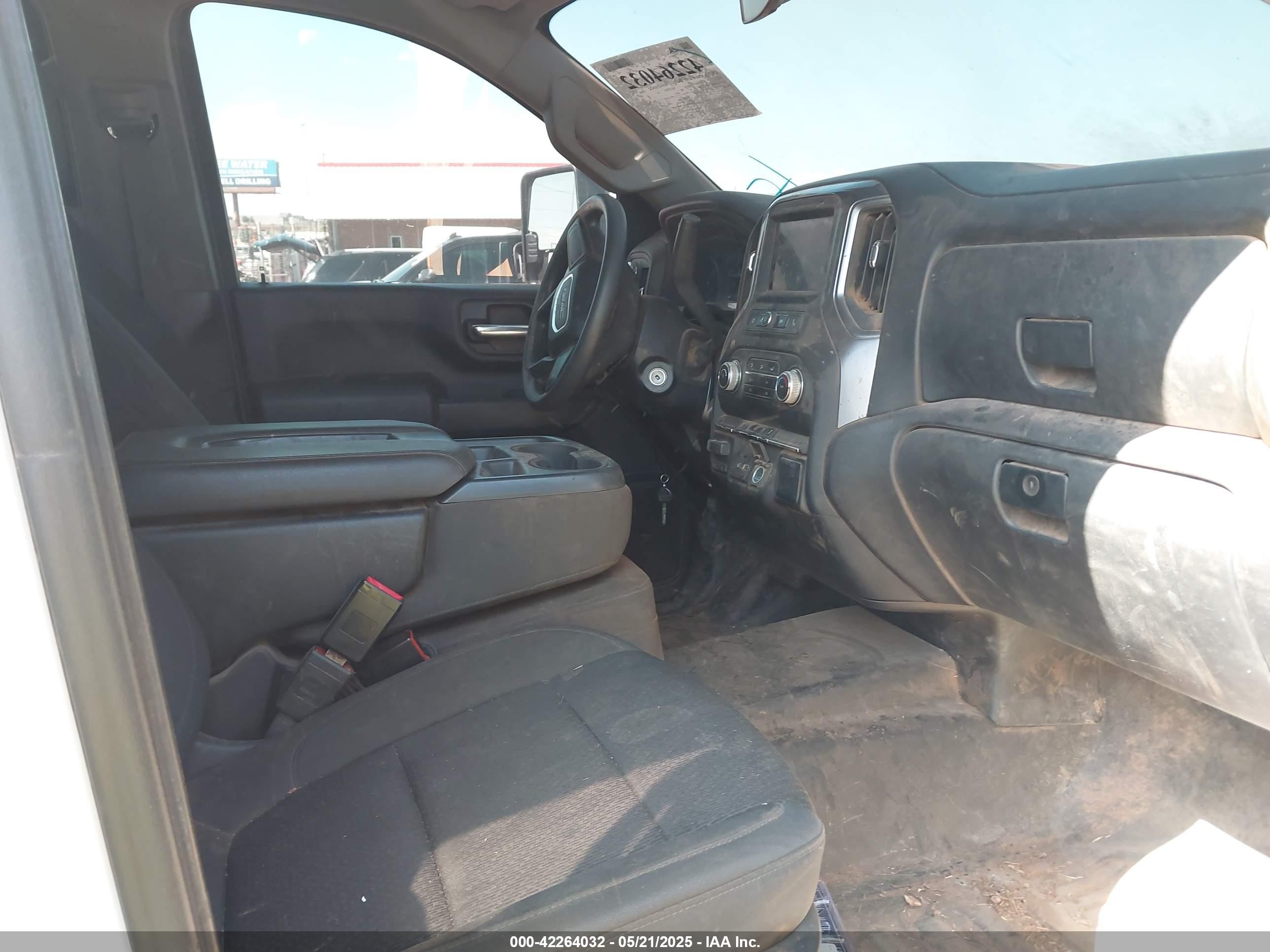 2023 Gmc SIERRA VIN 1GT49SEY8PF220169 IAAI salvage auction — Side, Salvage (Oklahoma), sold $15,450 on 2025-07-16 (photo 5)