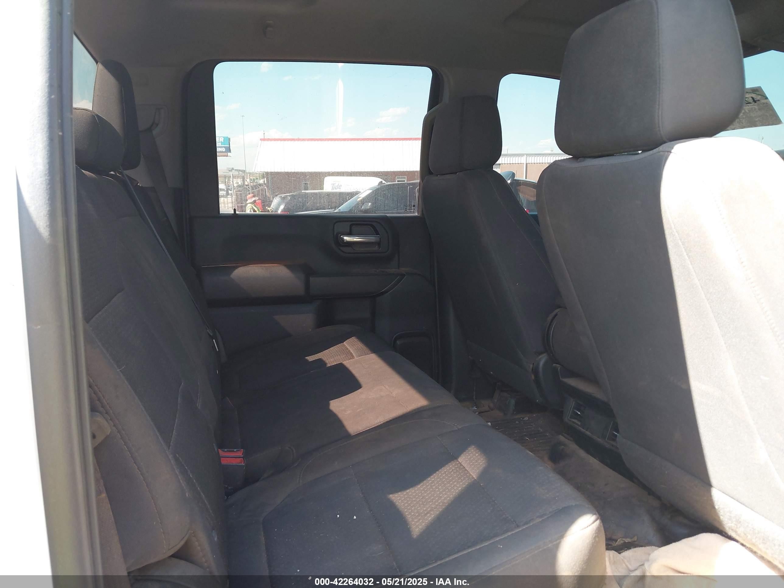 2023 Gmc SIERRA VIN 1GT49SEY8PF220169 IAAI salvage auction — Side, Salvage (Oklahoma), sold $15,450 on 2025-07-16 (photo 8)