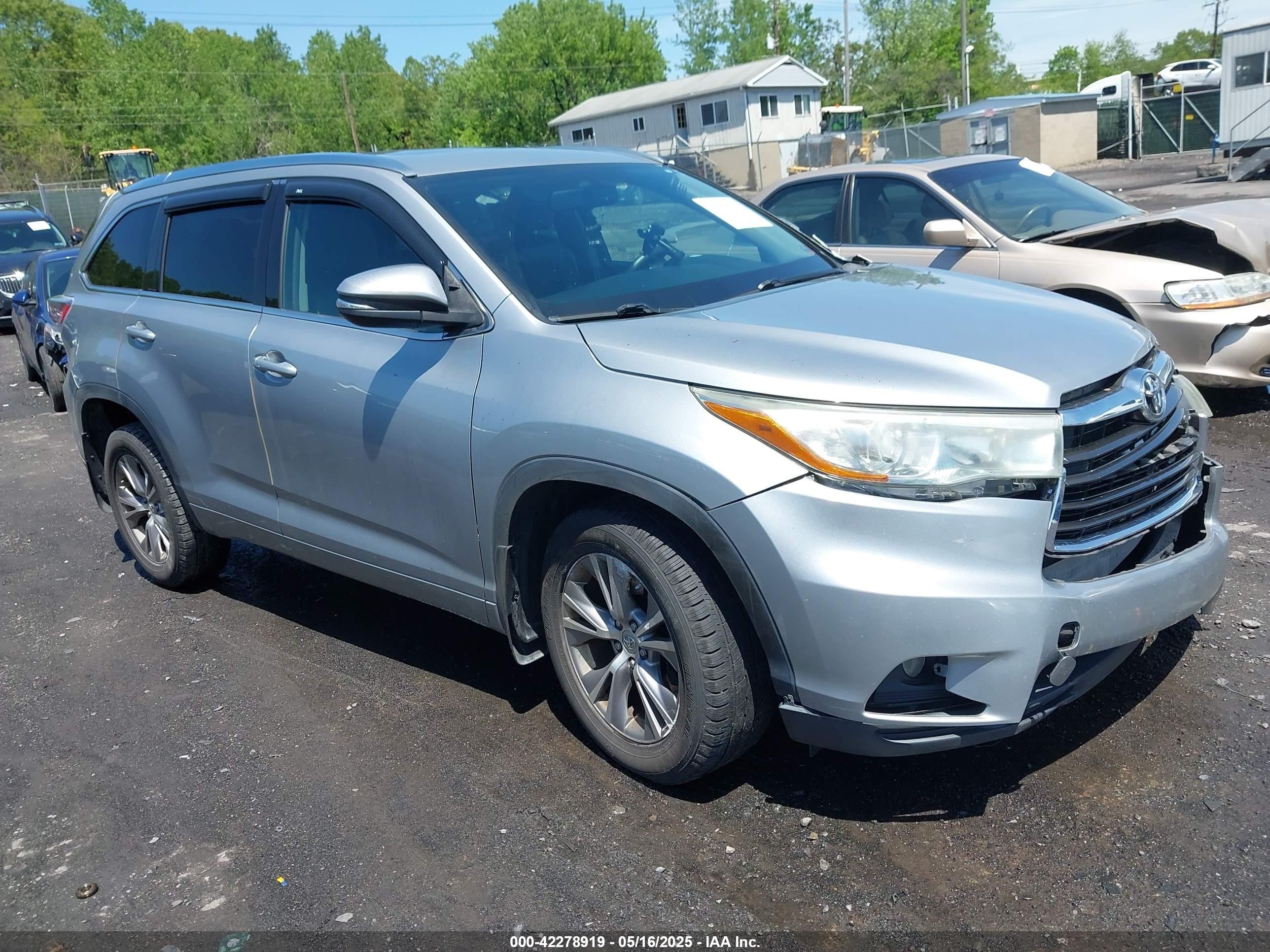 2015 Toyota Highlander VIN 5TDJKRFH1FS217045 — IAAI salvage auction photo