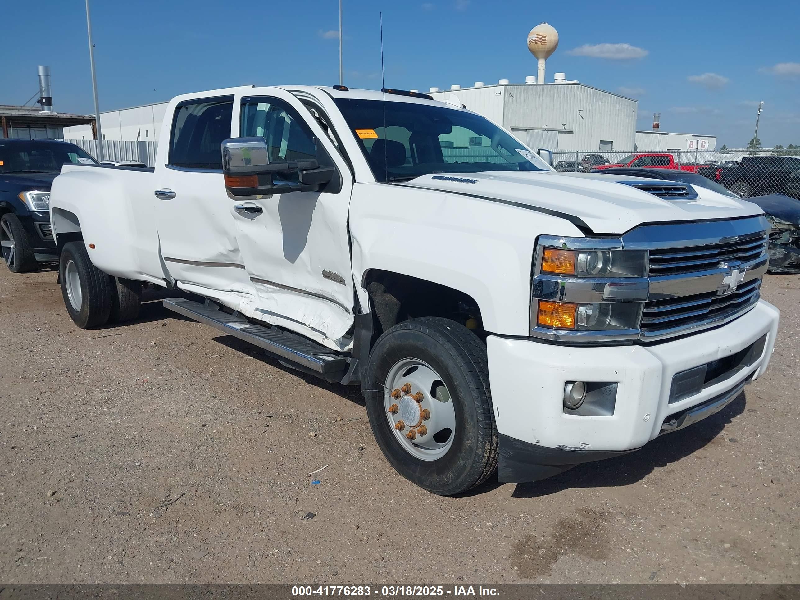 2017 Chevrolet Silverado VIN 1GC4K1EY3HF209869 IAAI salvage auction — Side, Salvage (California), sold $11,400 on 2025-12-04 (photo 1)