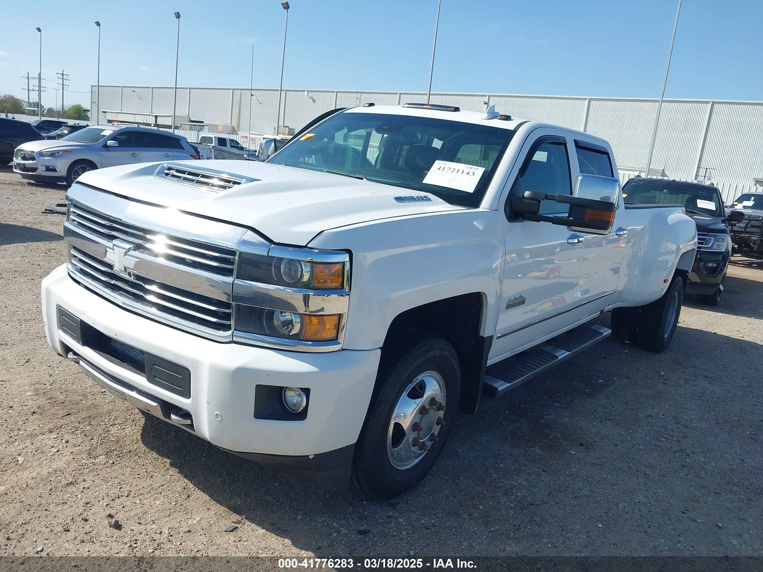 2017 Chevrolet Silverado VIN 1GC4K1EY3HF209869 IAAI salvage auction — Side, Salvage (California), sold $11,400 on 2025-12-04 (photo 2)