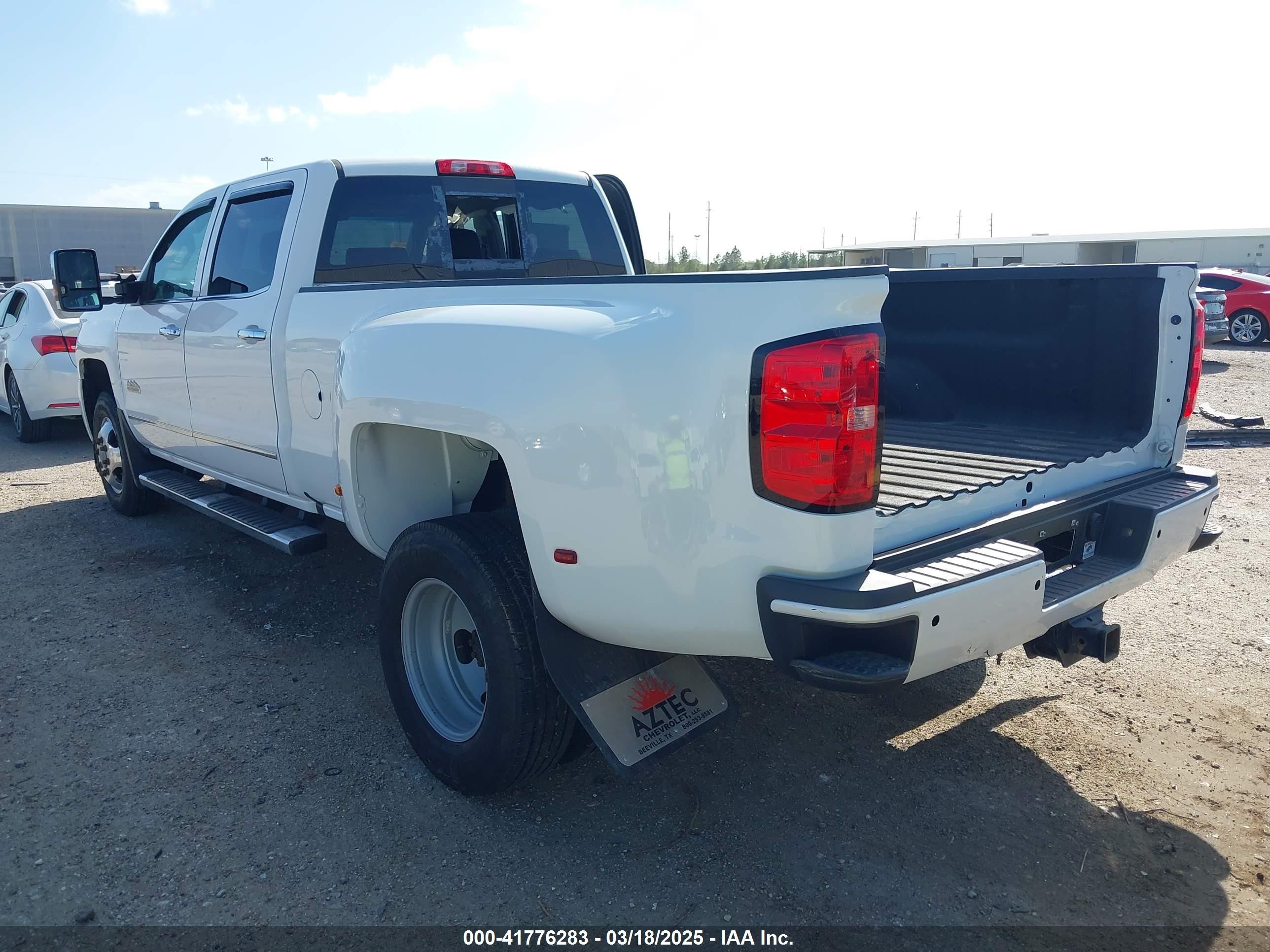 2017 Chevrolet Silverado VIN 1GC4K1EY3HF209869 IAAI salvage auction — Side, Salvage (California), sold $11,400 on 2025-12-04 (photo 3)