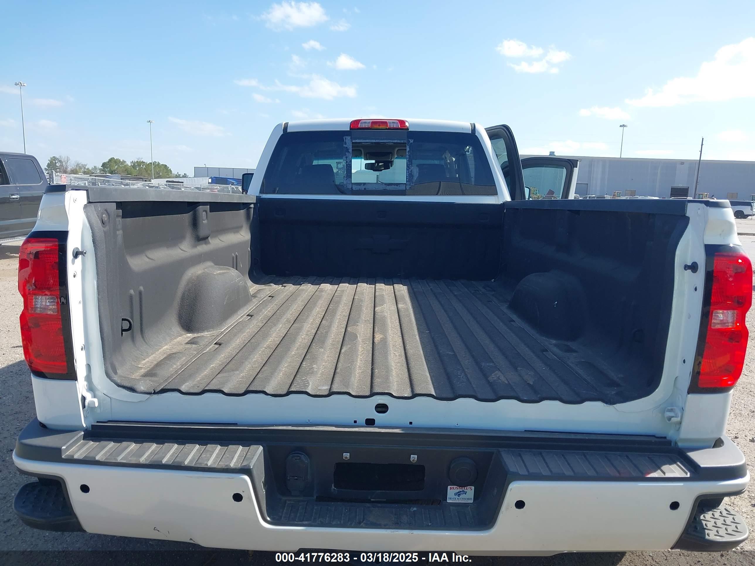 2017 Chevrolet Silverado VIN 1GC4K1EY3HF209869 IAAI salvage auction — Side, Salvage (California), sold $11,400 on 2025-12-04 (photo 6)