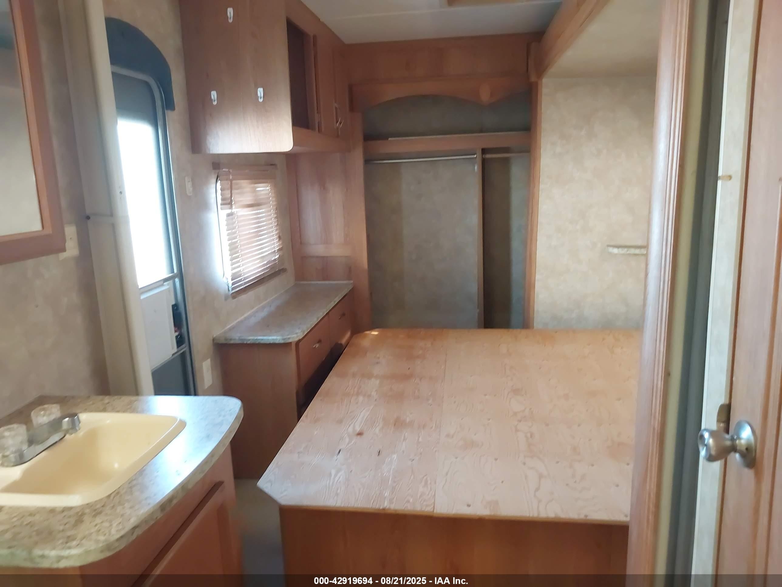 2008 Jayco Jay flight VIN 1UJBJ02R881EA0264 IAAI salvage auction — Hail, Non-Repairable (Kansas), sold $1,400 on 2026-08-28 (photo 8)