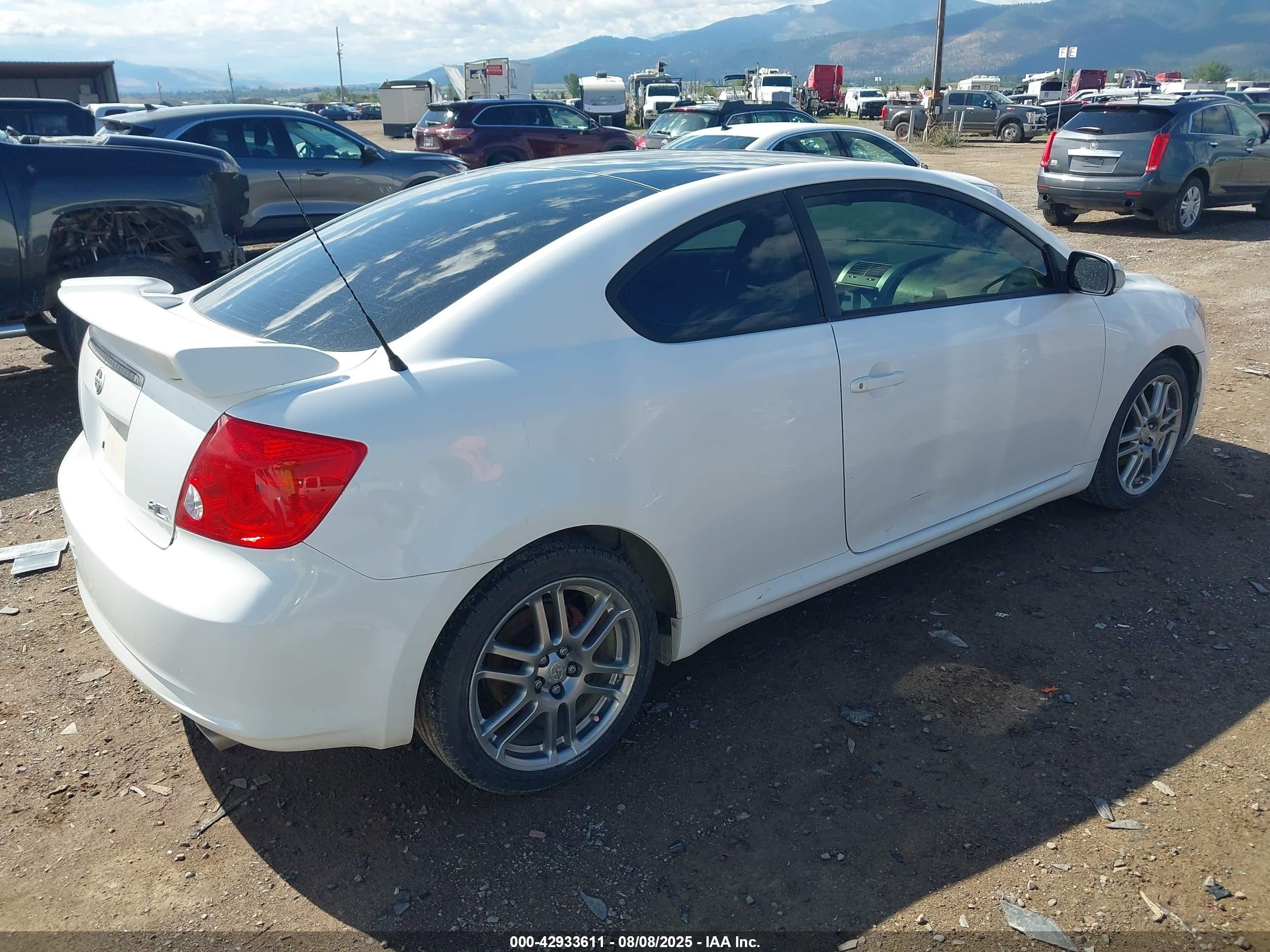2007 Scion tC VIN JTKDE167570152260 IAAI salvage auction — Side, Clear (Montana), sold $425 on 2026-09-11 (photo 4)