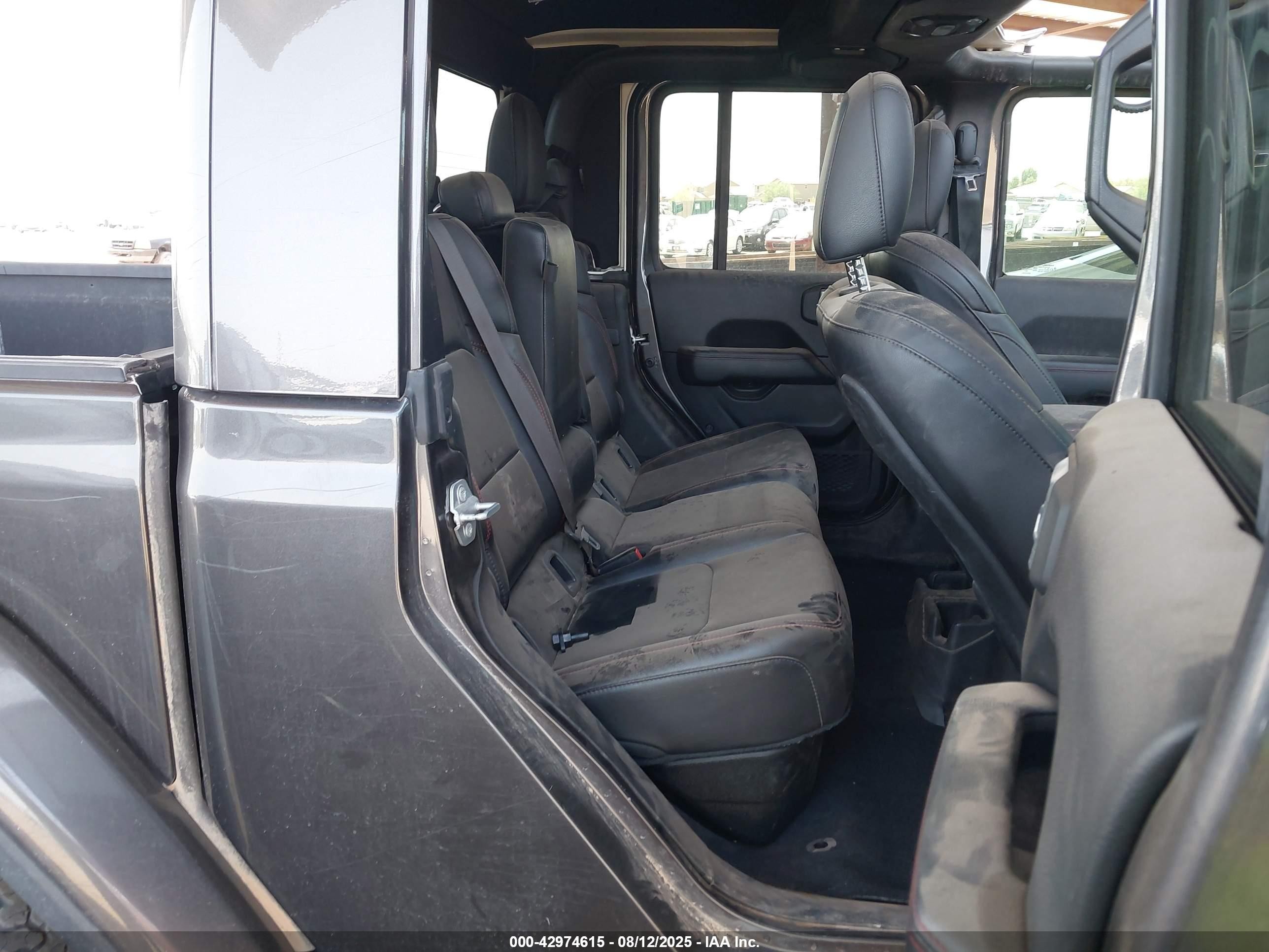 2021 Jeep Gladiator VIN 1C6JJTBM0ML523517 IAAI salvage auction — Theft, Clear - Dealer Only (California), sold $13,150 on 2026-08-25 (photo 8)