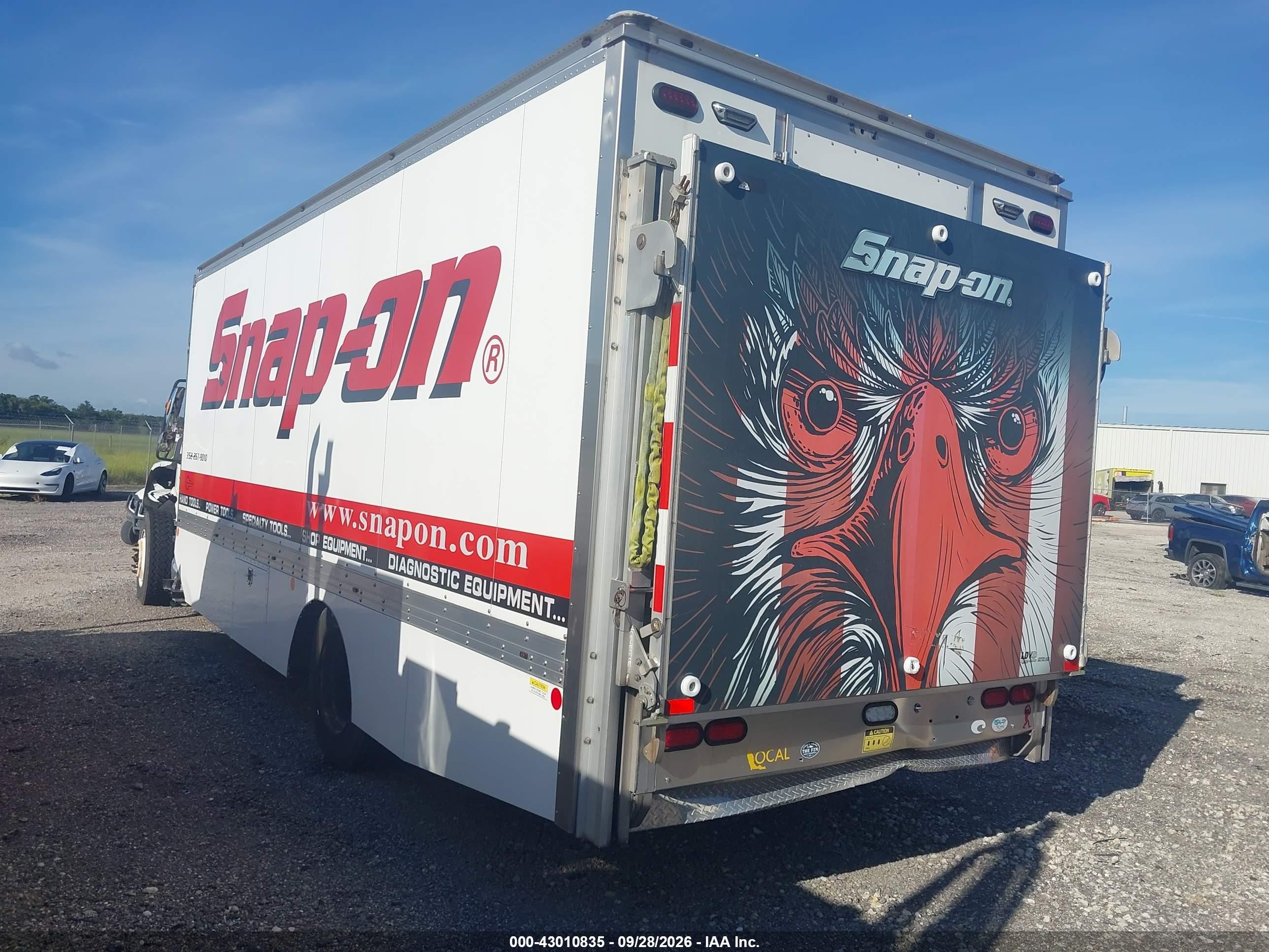 2020 Freightliner M2 106 VIN 1FVACWFC9LHLX7596 IAAI salvage auction — Front End, Certificate Of Destruction (Florida), sold $9,000 on 2026-10-19 (photo 3)