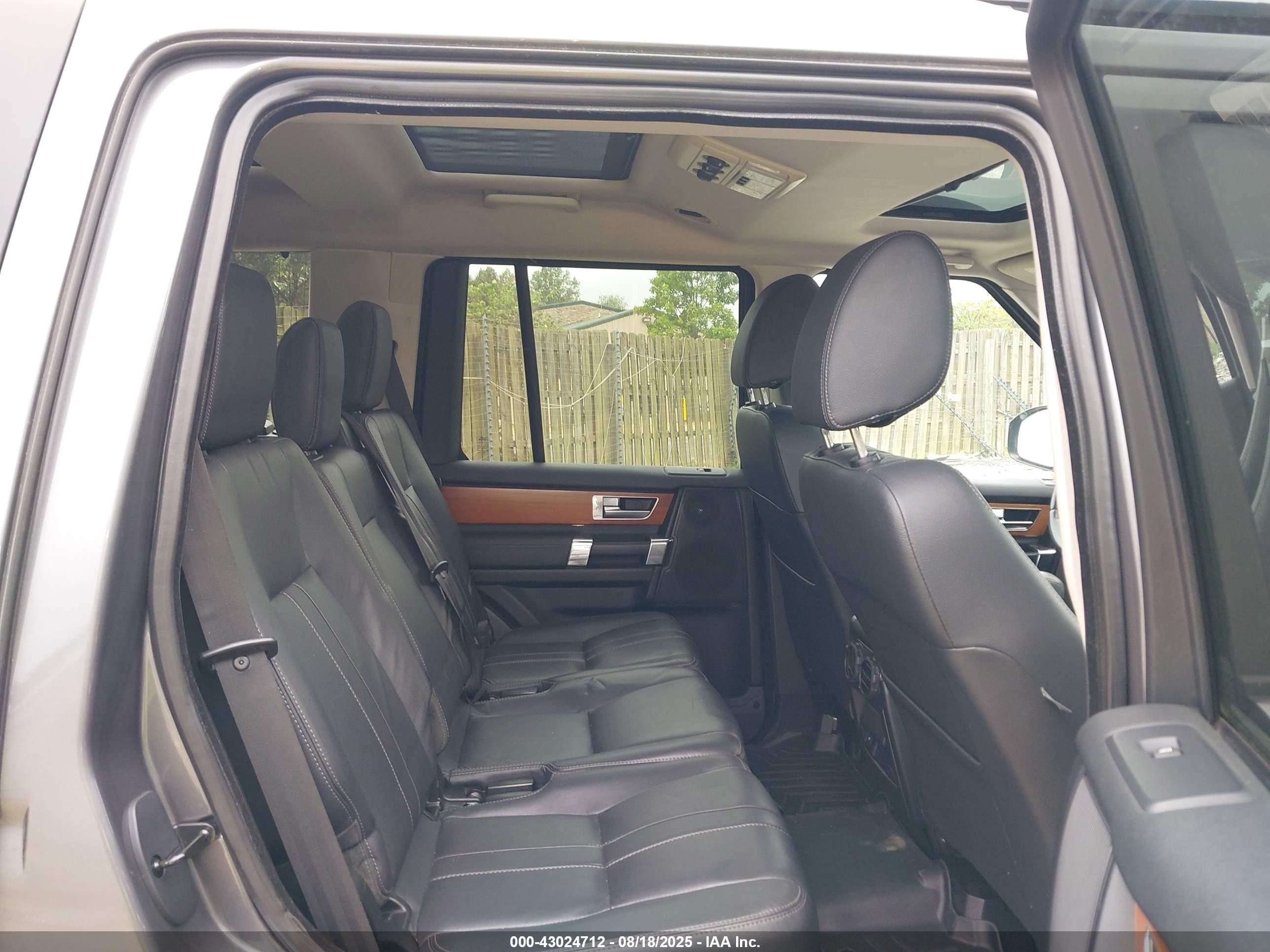 2016 Land Rover LR4 VIN SALAG2V68GA788726 IAAI salvage auction — Mechanical, Clear (Virginia), sold $2,600 on 2025-10-06 (photo 8)