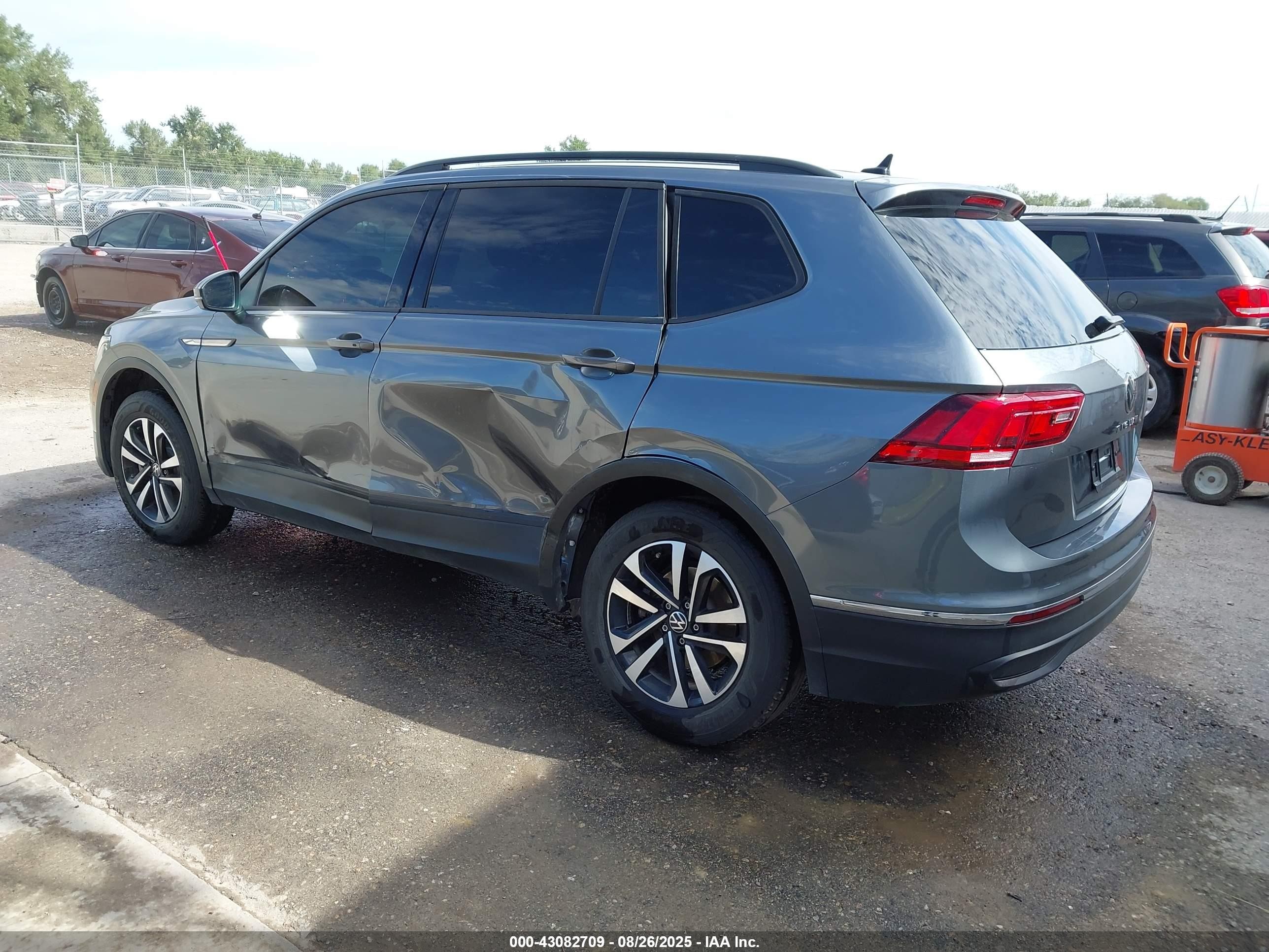 2023 Volkswagen Tiguan VIN 3VVFB7AX8PM078902 IAAI salvage auction — Side, Salvage (Oklahoma), sold $6,100 on 2026-03-18 (photo 3)