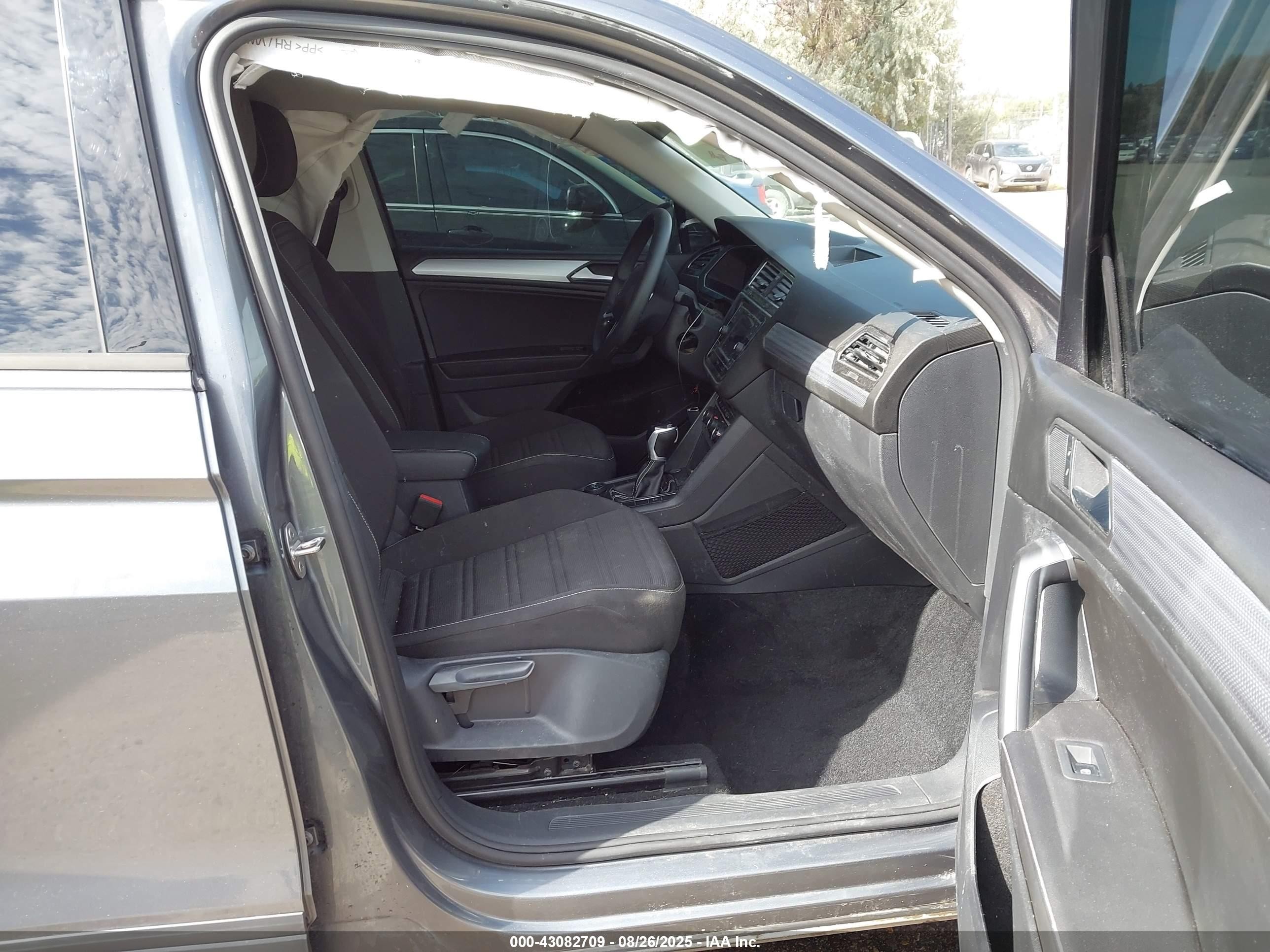 2023 Volkswagen Tiguan VIN 3VVFB7AX8PM078902 IAAI salvage auction — Side, Salvage (Oklahoma), sold $6,100 on 2026-03-18 (photo 5)