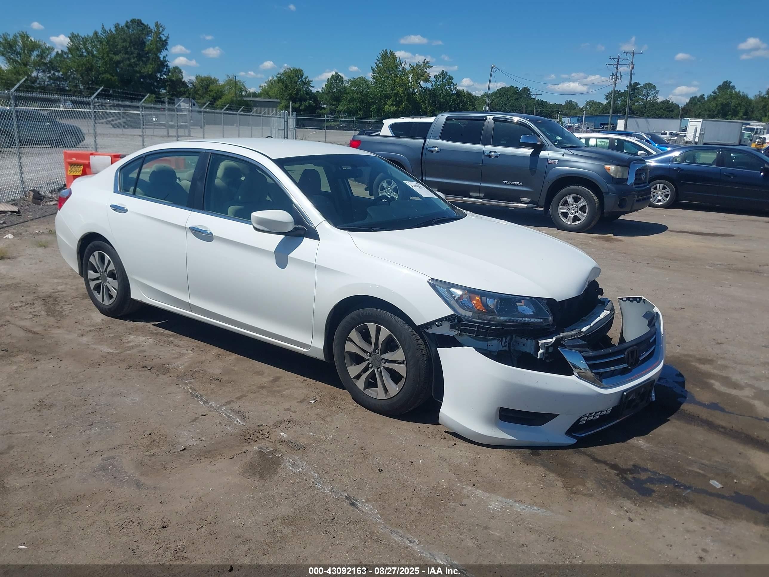 2013 Honda Accord VIN 1HGCR2F35DA245927 IAAI salvage auction — Front End, Clear (Virginia), sold $3,600 on 2025-10-17 (photo 1)