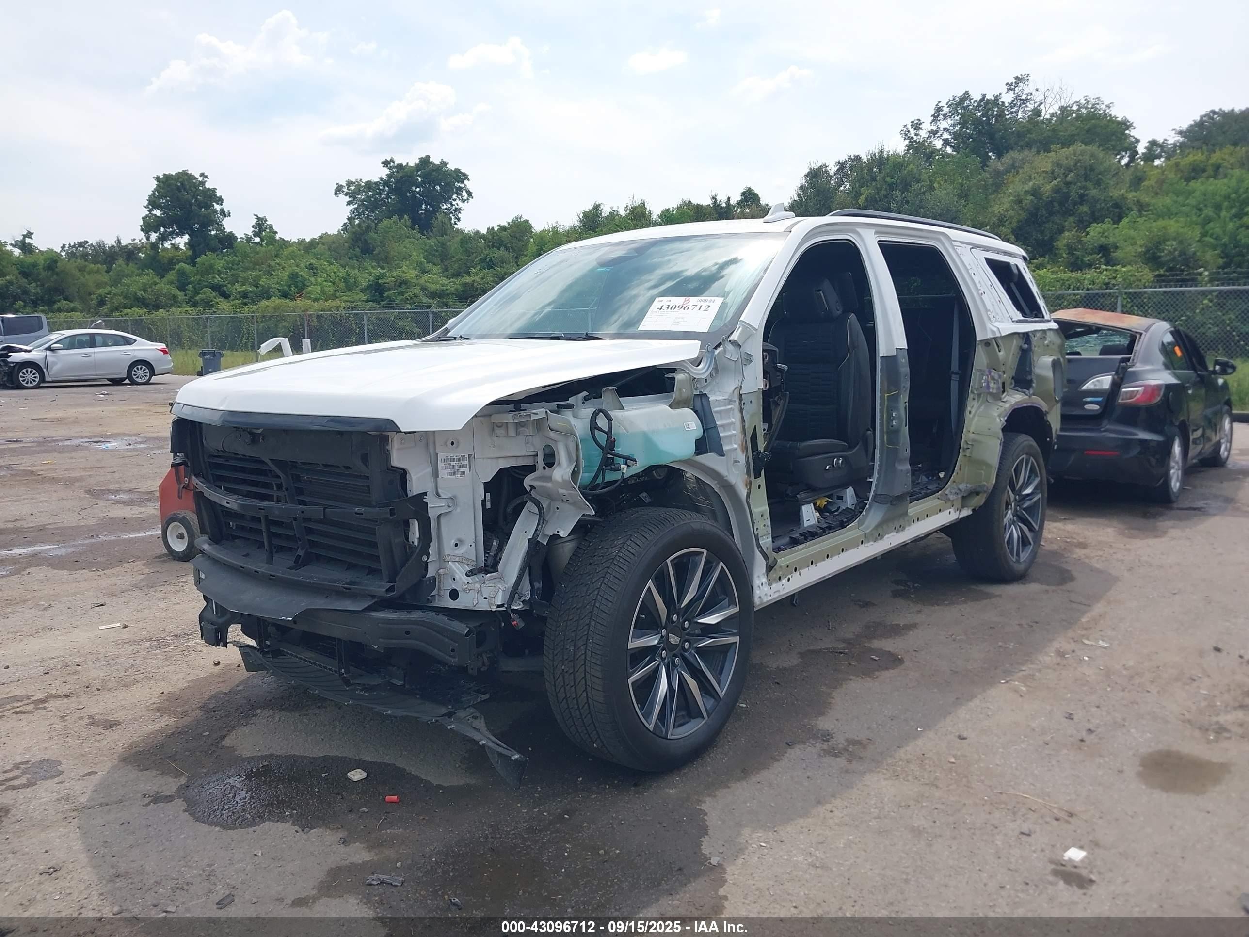 2023 Cadillac Escalade VIN 1GYS3GKL3PR121637 IAAI salvage auction — Side, Salvage (Louisiana), sold $29,600 on 2025-11-04 (photo 2)