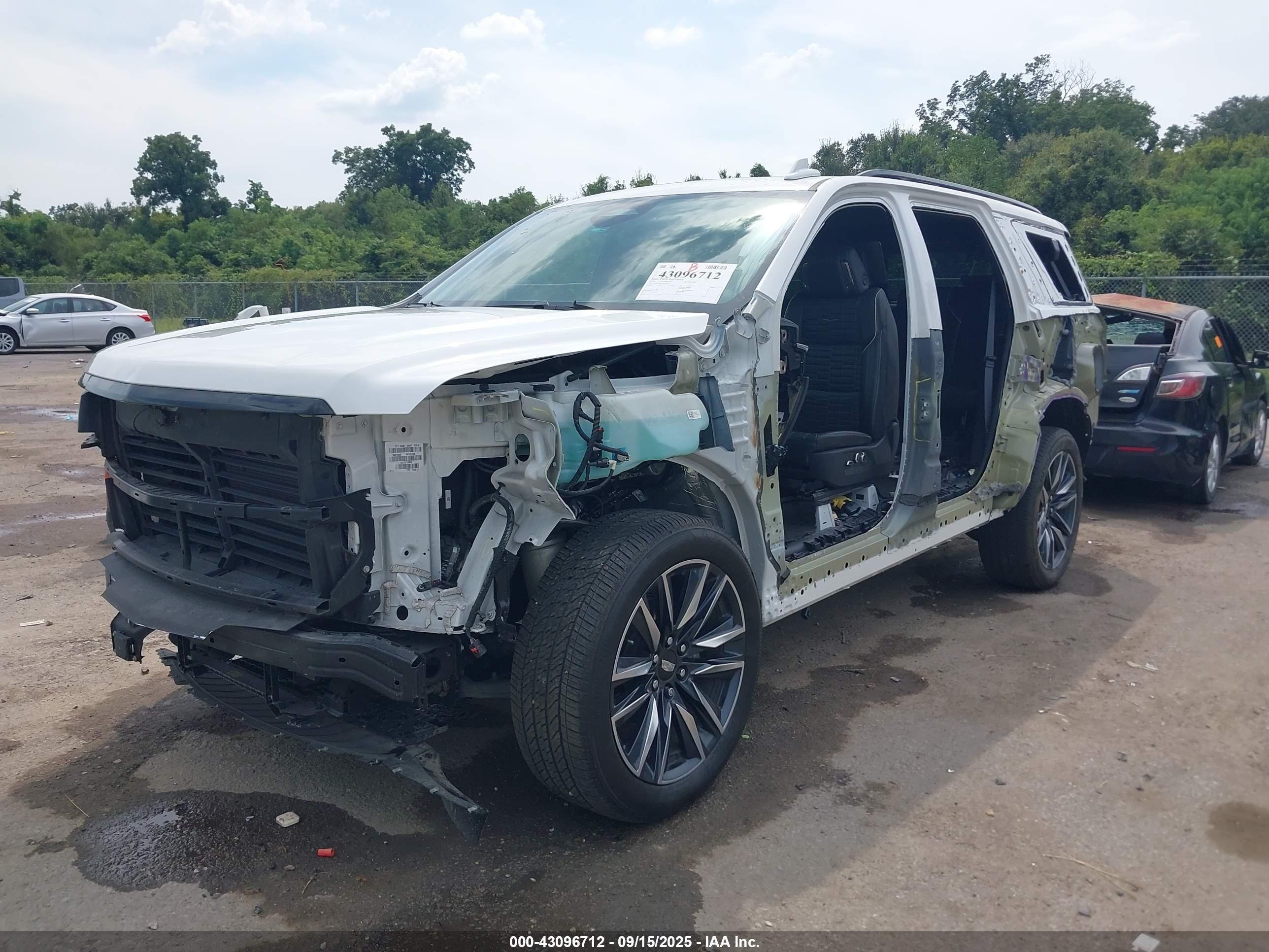 2023 Cadillac Escalade VIN 1GYS3GKL3PR121637 IAAI salvage auction — Side, Salvage (Louisiana), sold $29,600 on 2025-11-04 (photo 6)