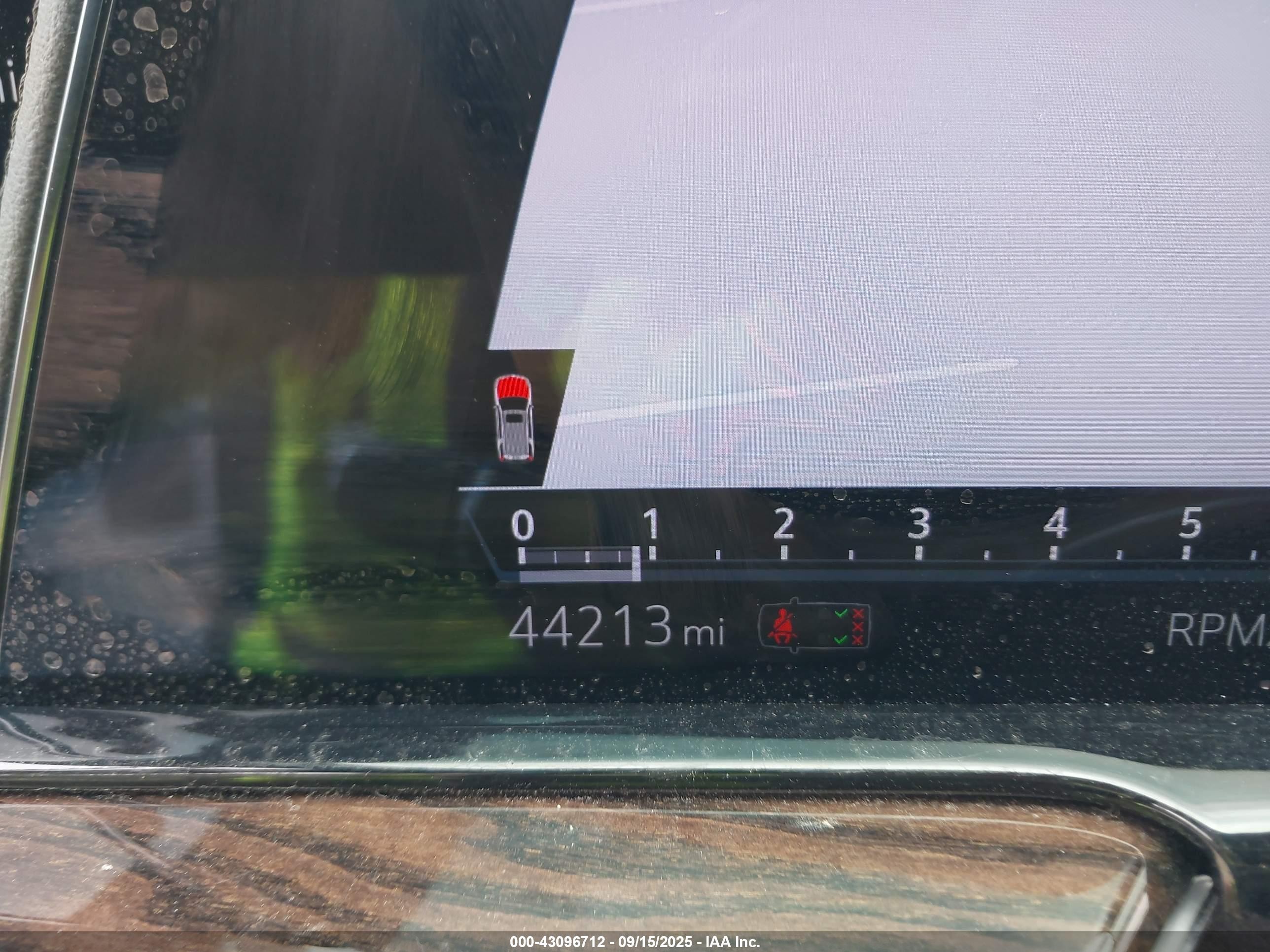 2023 Cadillac Escalade VIN 1GYS3GKL3PR121637 IAAI salvage auction — Side, Salvage (Louisiana), sold $29,600 on 2025-11-04 (photo 7)