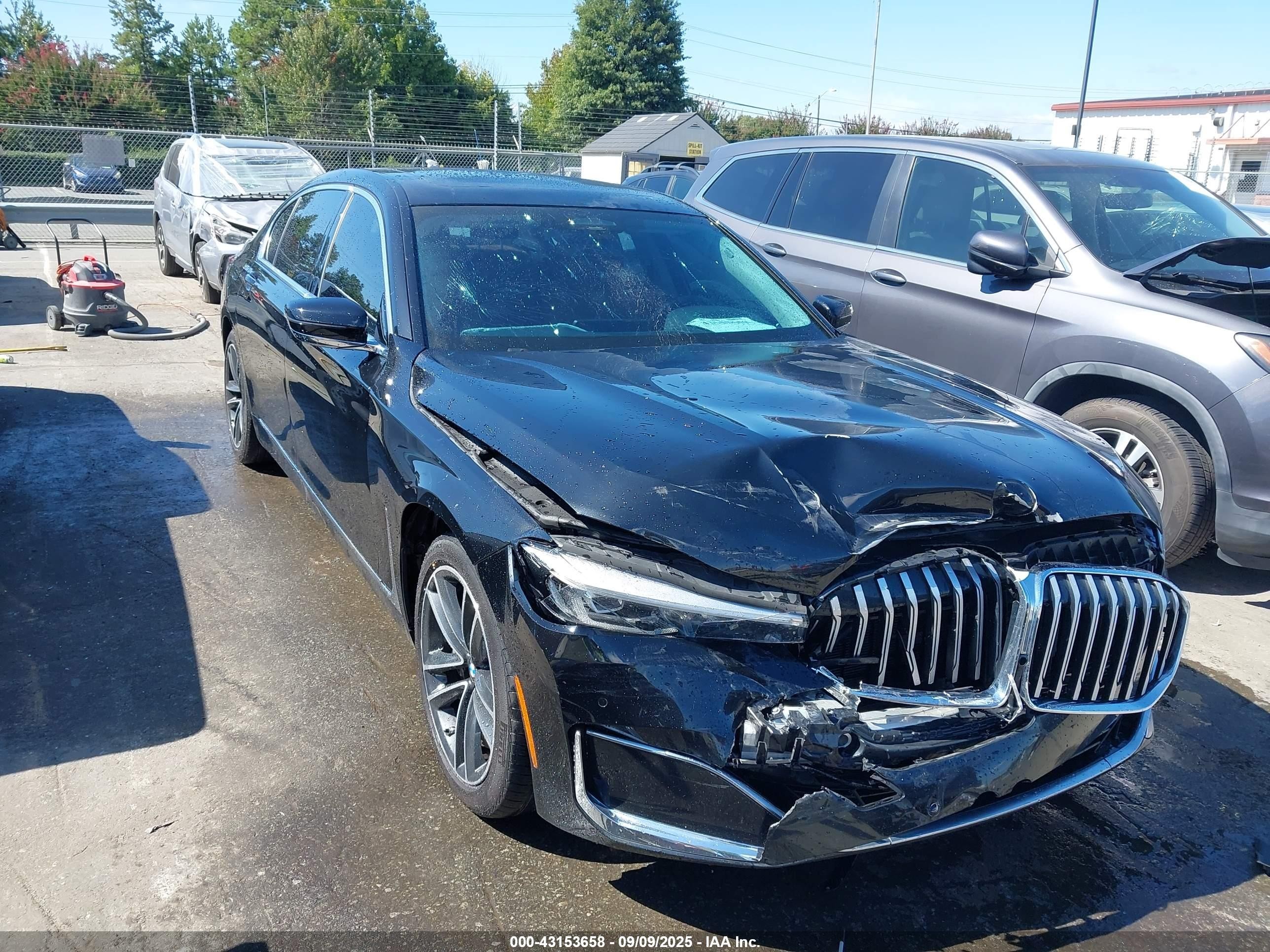 2021 BMW 7 Series VIN WBA7U2C02MCF72606 — IAAI salvage auction photo