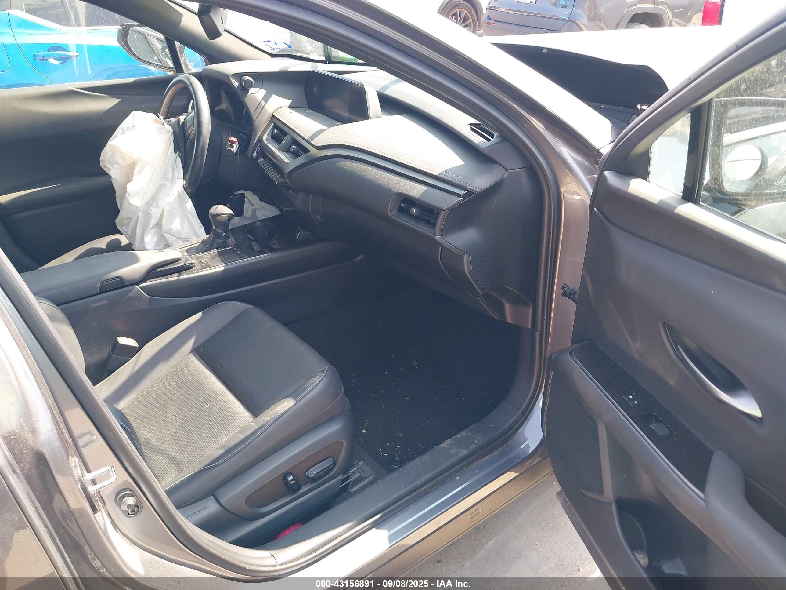 2019 Lexus Ux VIN JTHU9JBH1K2019419 IAAI salvage auction — Front End, Salvage (Texas), sold $5,400 on 2025-10-24 (photo 5)