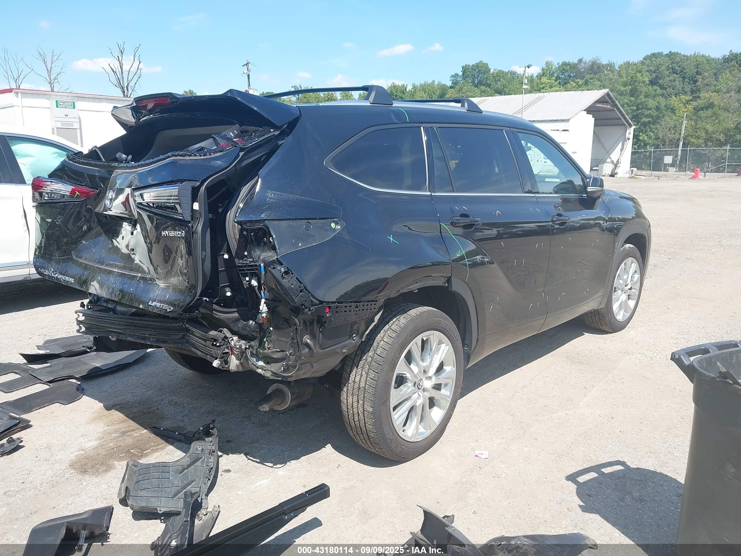 2023 Toyota Highlander VIN 5TDYARAH2PS519034 IAAI salvage auction — Front & Rear, Salvage - Greater Than 75% (Maryland), sold $17,750 on 2025-10-21 (photo 4)