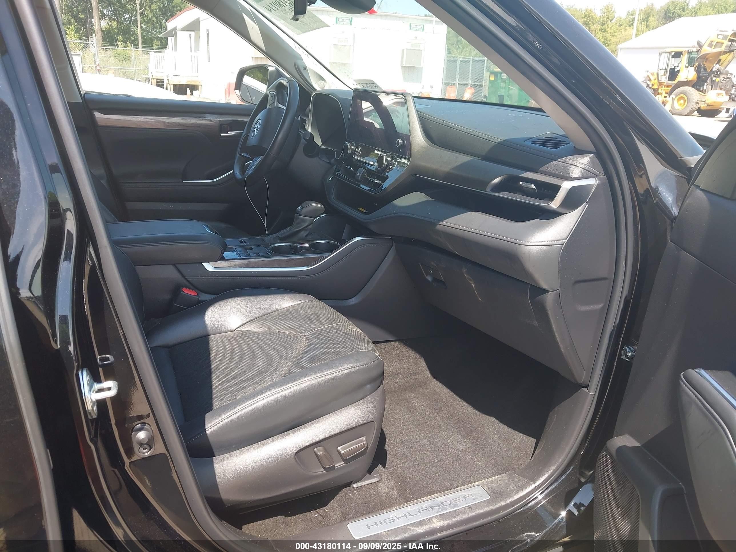 2023 Toyota Highlander VIN 5TDYARAH2PS519034 IAAI salvage auction — Front & Rear, Salvage - Greater Than 75% (Maryland), sold $17,750 on 2025-10-21 (photo 5)