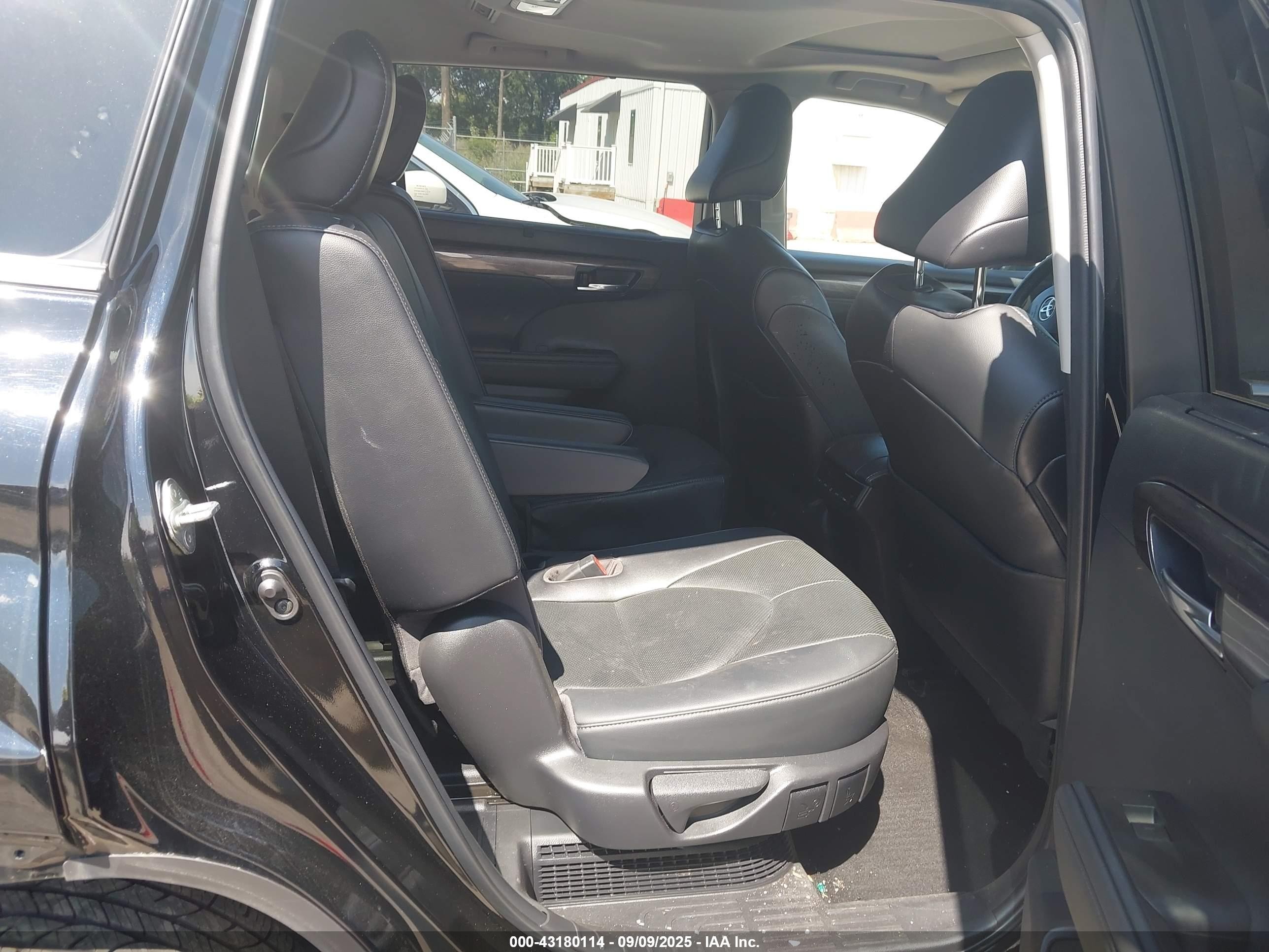 2023 Toyota Highlander VIN 5TDYARAH2PS519034 IAAI salvage auction — Front & Rear, Salvage - Greater Than 75% (Maryland), sold $17,750 on 2025-10-21 (photo 8)
