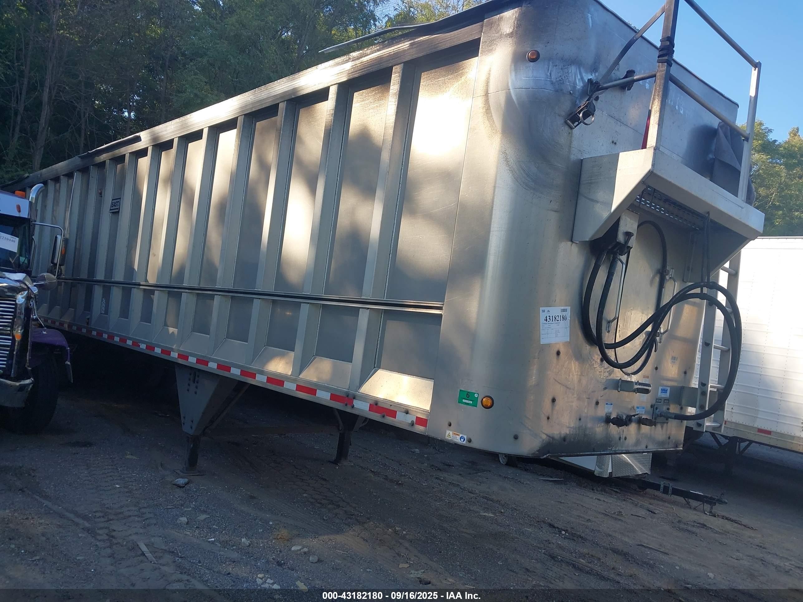 2018 East Manufacturing Dump VIN 1E1U2Y384JR062223 — IAAI salvage auction photo