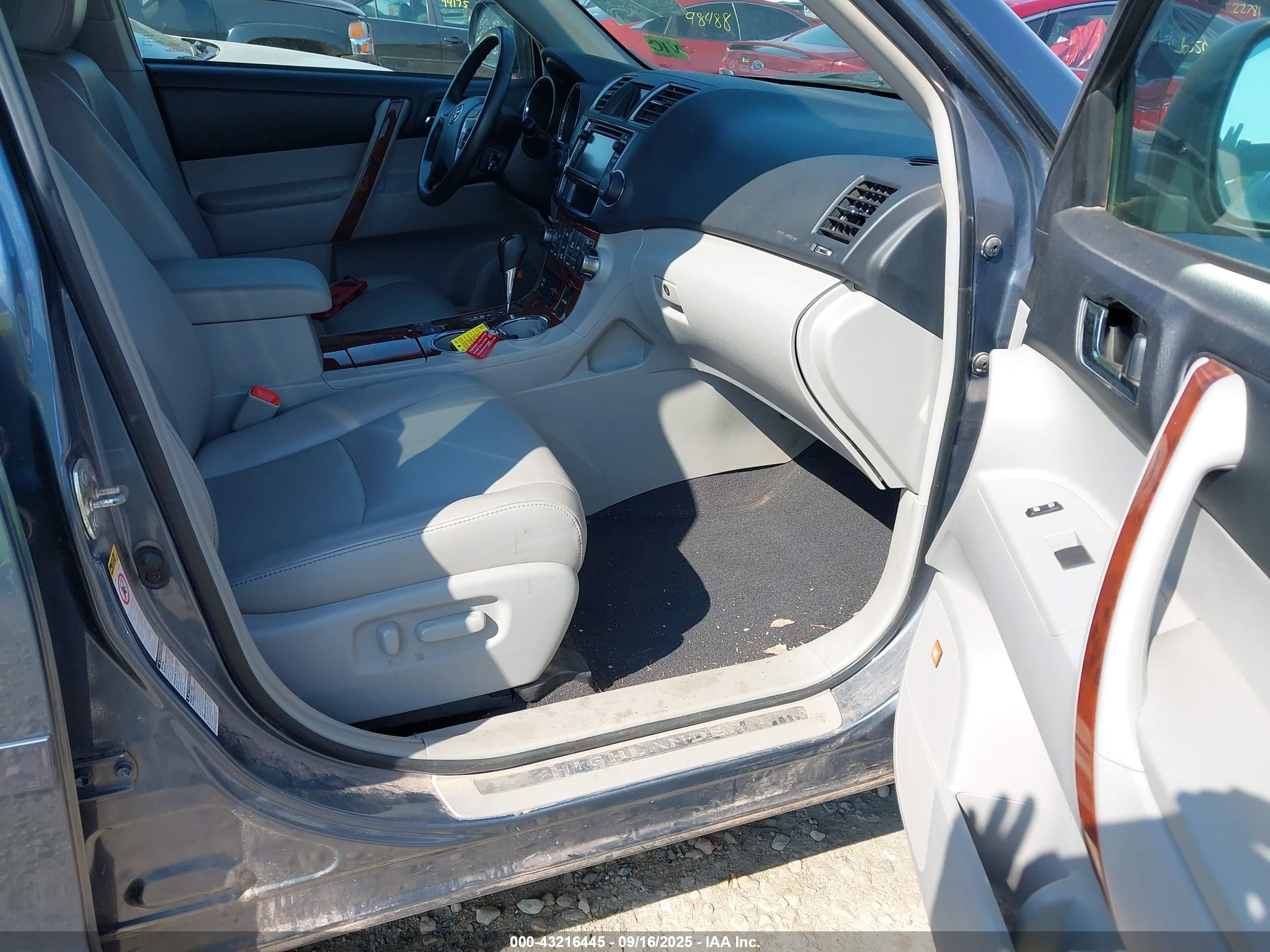 2013 Toyota Highlander VIN 5TDDK3EH0DS191689 IAAI salvage auction — Front End, Clear (Wisconsin), sold $4,950 on 2025-10-02 (photo 5)
