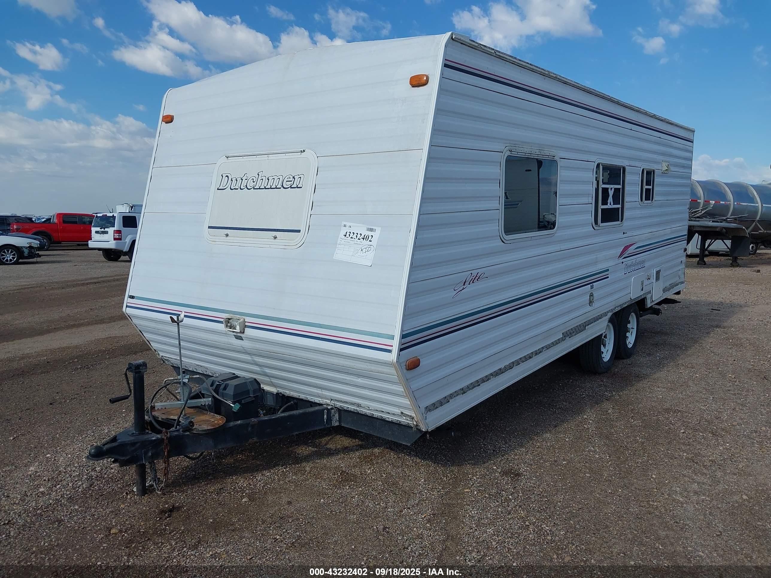 1999 Dutchmen Bumper pull 24' VIN 47CT20L22XM093500 IAAI salvage auction — Hail, Original (Texas), sold $1,050 on 2026-10-05 (photo 2)