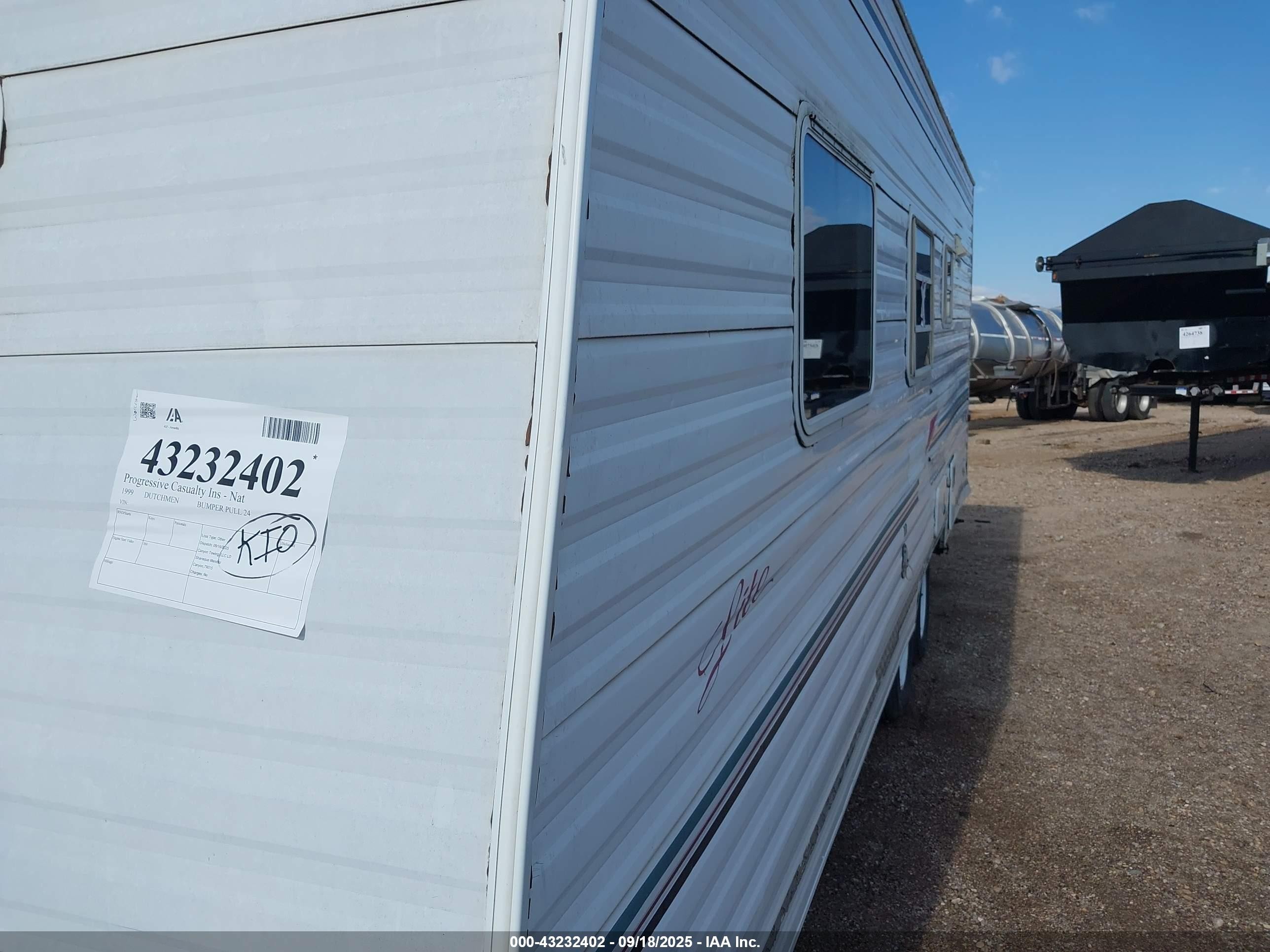 1999 Dutchmen Bumper pull 24' VIN 47CT20L22XM093500 IAAI salvage auction — Hail, Original (Texas), sold $1,050 on 2026-10-05 (photo 6)