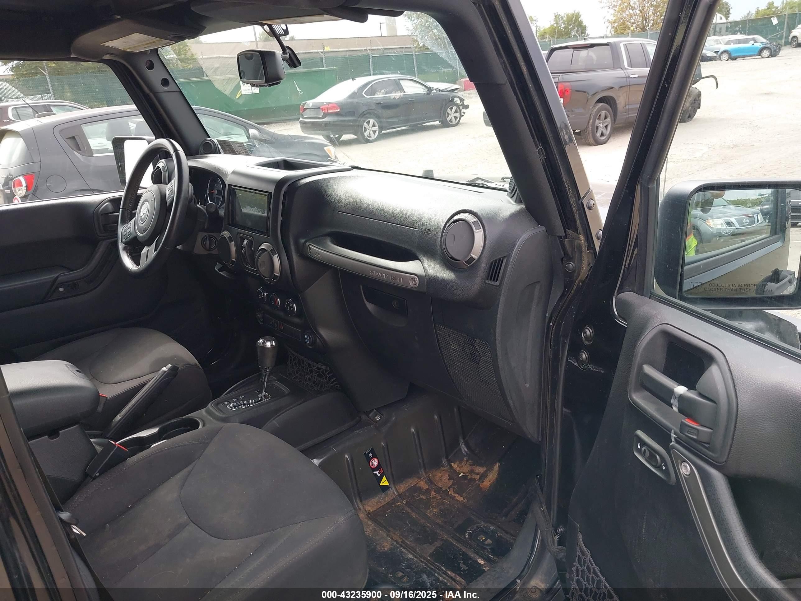 2014 Jeep Wrangler Unlimited VIN 1C4HJWDG2EL311591 IAAI salvage auction — Front End, Salvage (Pennsylvania), sold $4,350 on 2025-10-17 (photo 5)