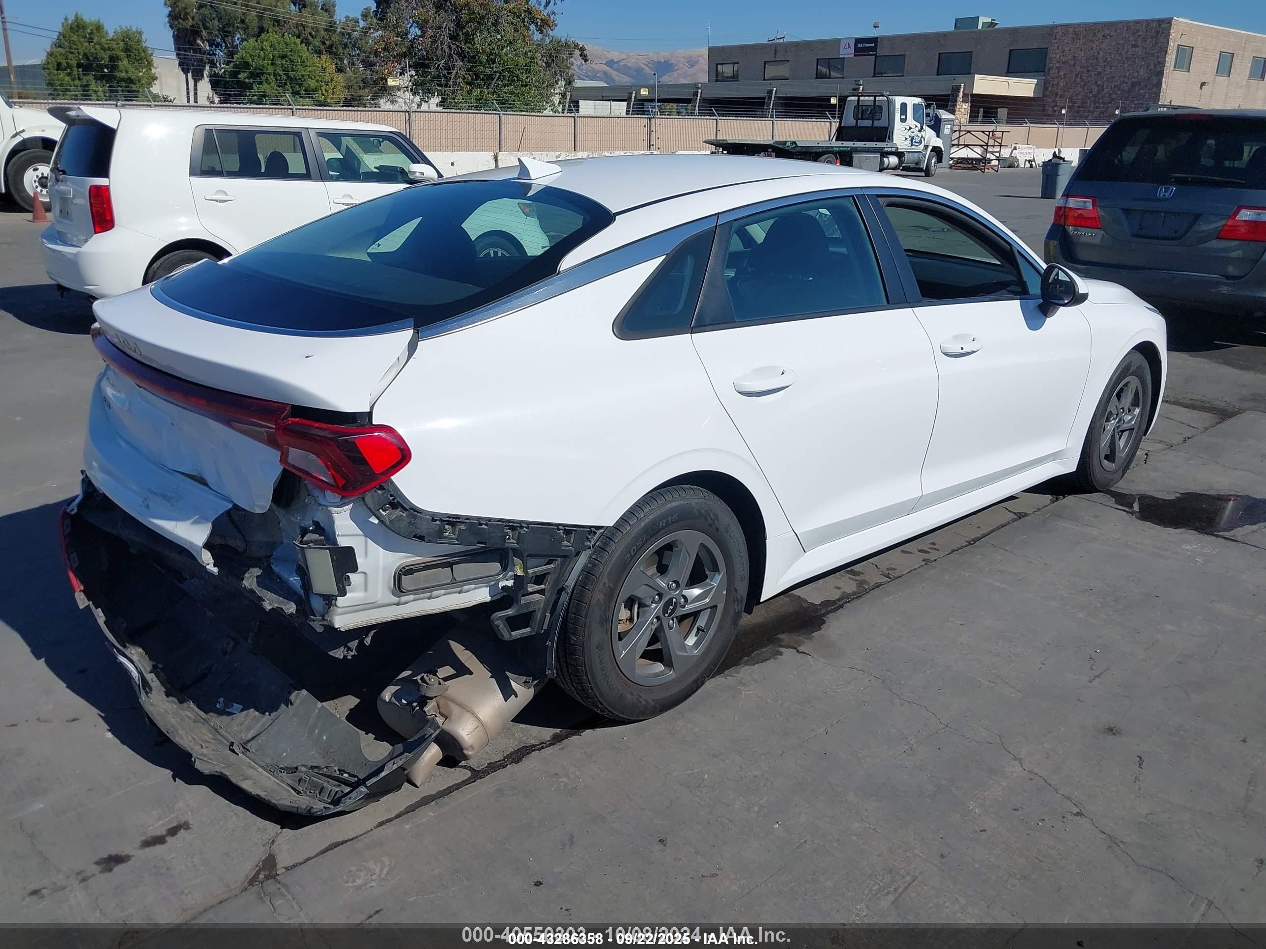 2022 Kia K5 VIN 5XXG14J24NG135538 IAAI salvage auction — Rear End, Clear (California), sold $5,100 on 2026-01-12 (photo 4)