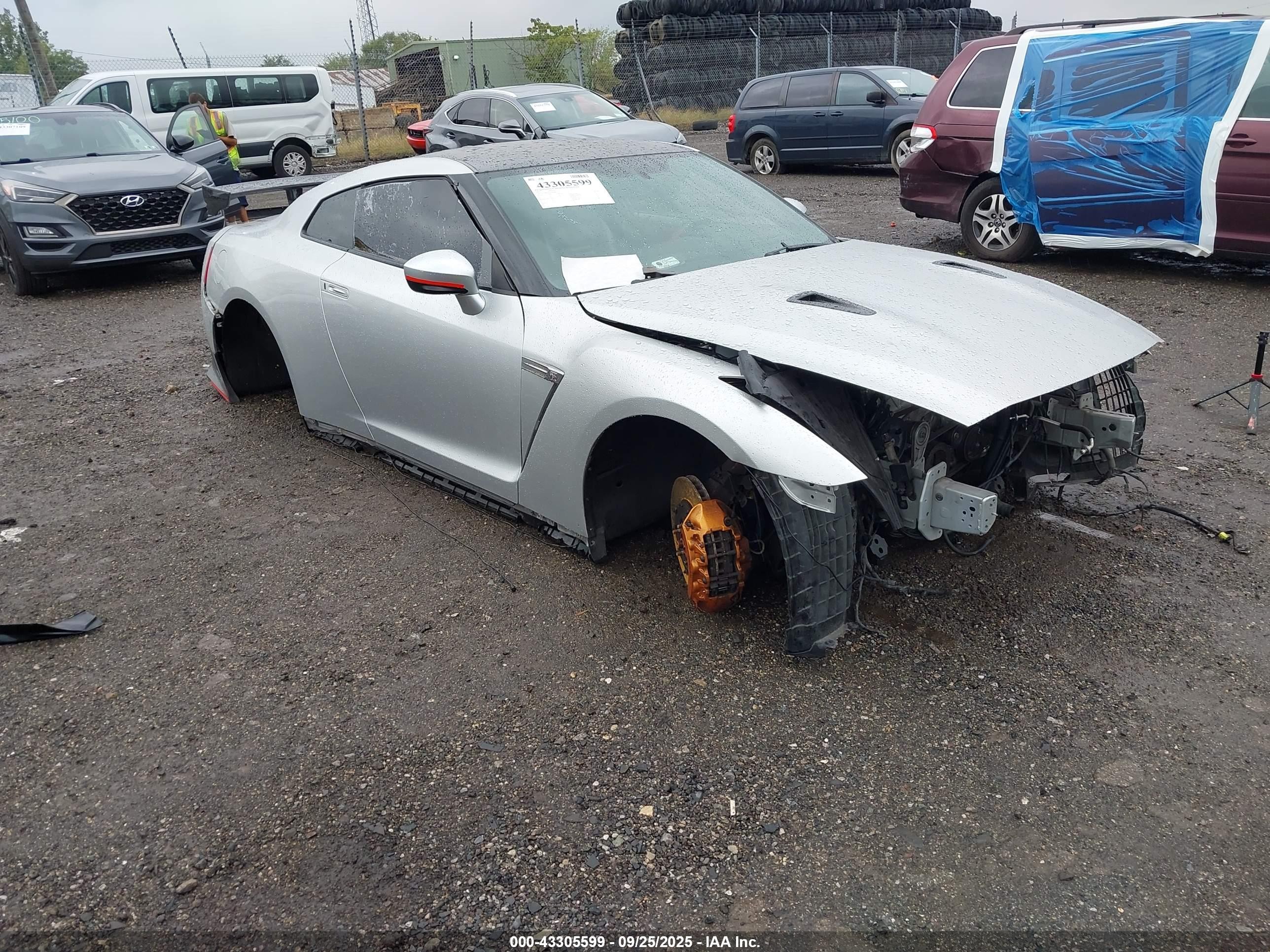2012 Nissan Gt-r VIN JN1AR5EF3CM250952 IAAI salvage auction — Front & Rear, Salvage (New Jersey), sold $25,600 on 2025-10-31 (photo 1)