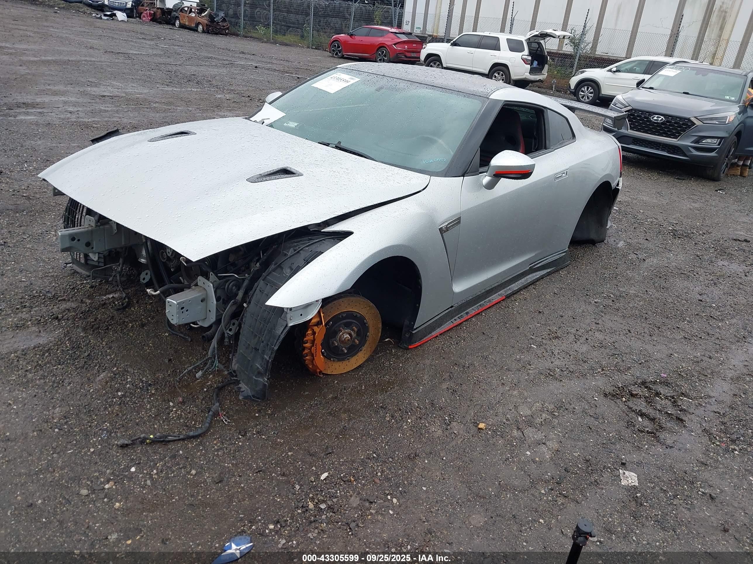 2012 Nissan Gt-r VIN JN1AR5EF3CM250952 IAAI salvage auction — Front & Rear, Salvage (New Jersey), sold $25,600 on 2025-10-31 (photo 2)
