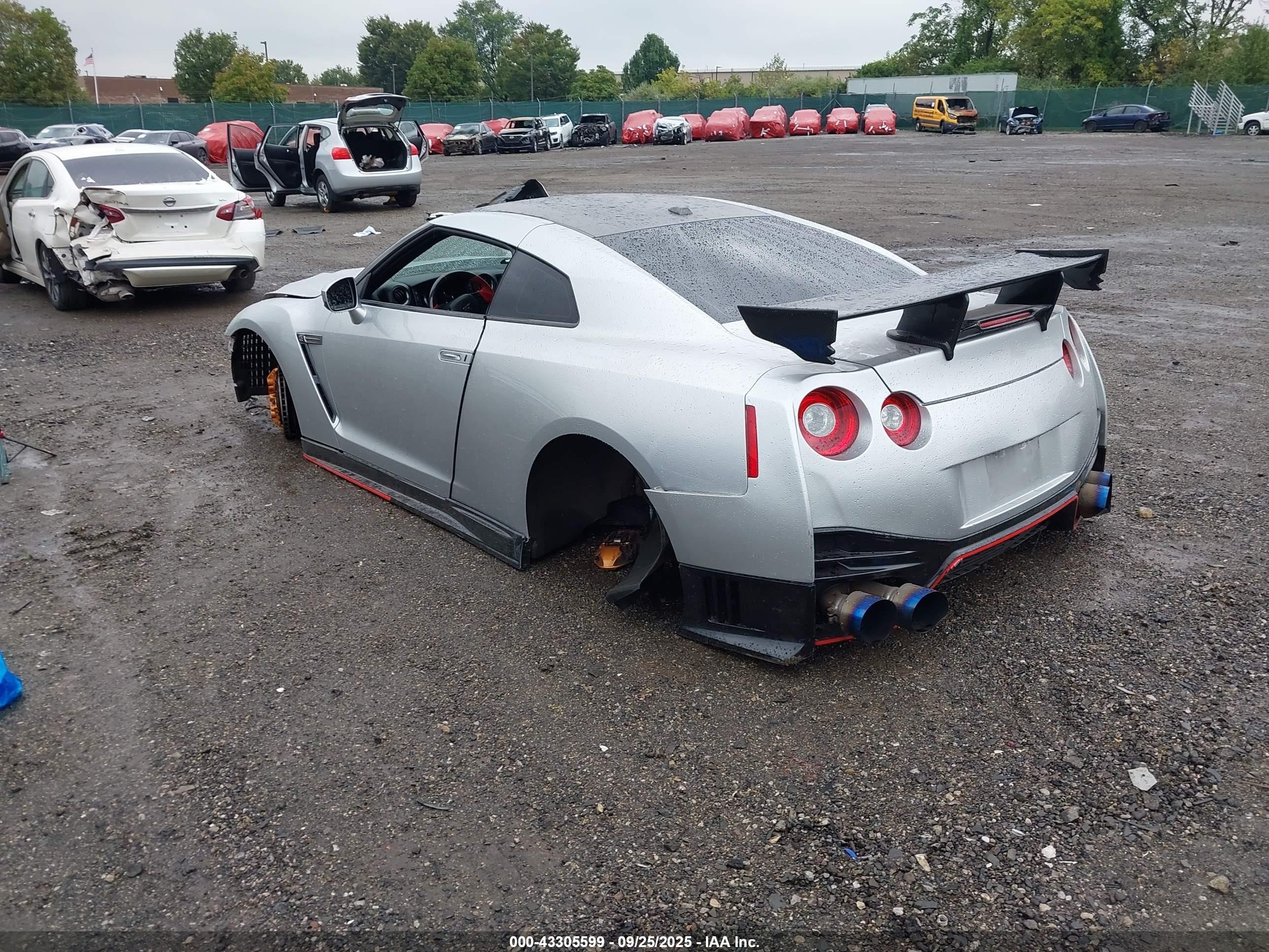 2012 Nissan Gt-r VIN JN1AR5EF3CM250952 IAAI salvage auction — Front & Rear, Salvage (New Jersey), sold $25,600 on 2025-10-31 (photo 3)
