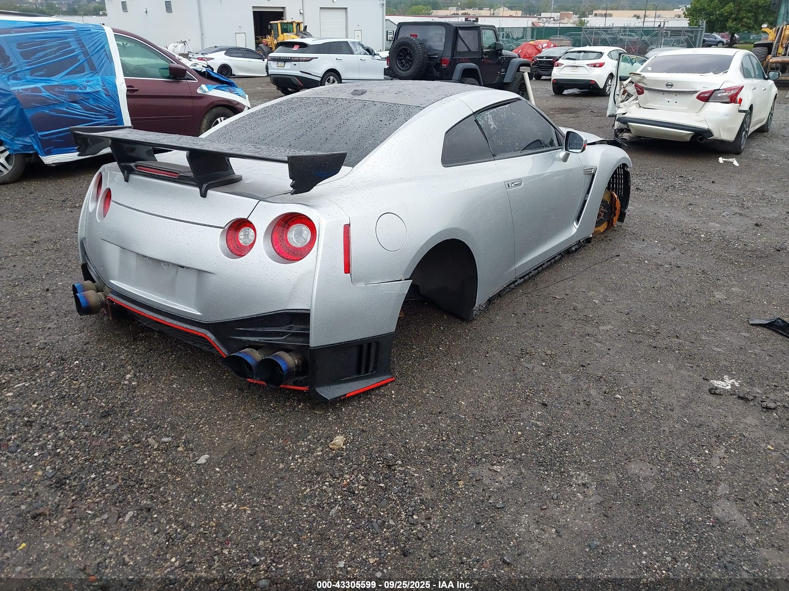 2012 Nissan Gt-r VIN JN1AR5EF3CM250952 IAAI salvage auction — Front & Rear, Salvage (New Jersey), sold $25,600 on 2025-10-31 (photo 4)