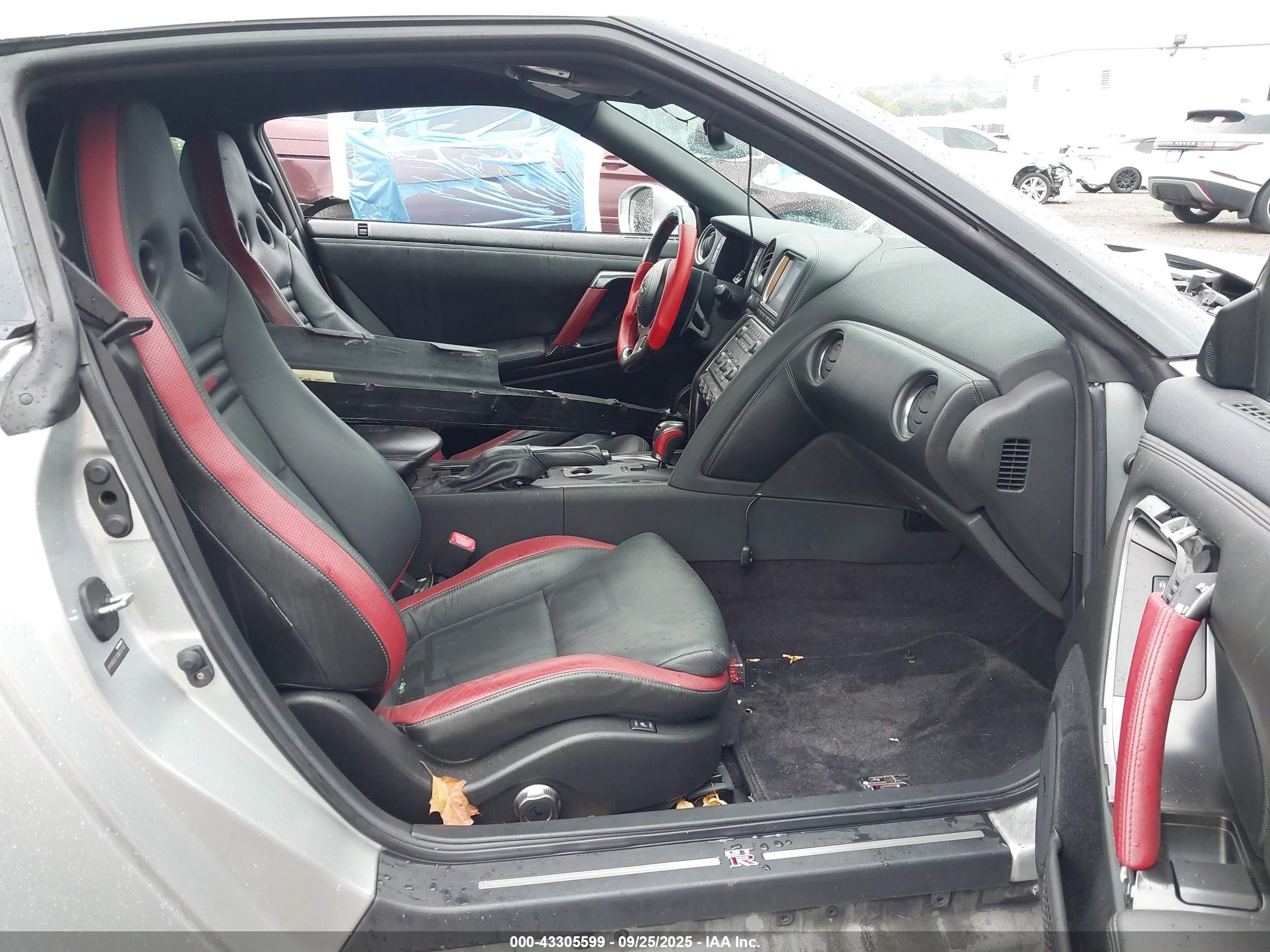 2012 Nissan Gt-r VIN JN1AR5EF3CM250952 IAAI salvage auction — Front & Rear, Salvage (New Jersey), sold $25,600 on 2025-10-31 (photo 5)