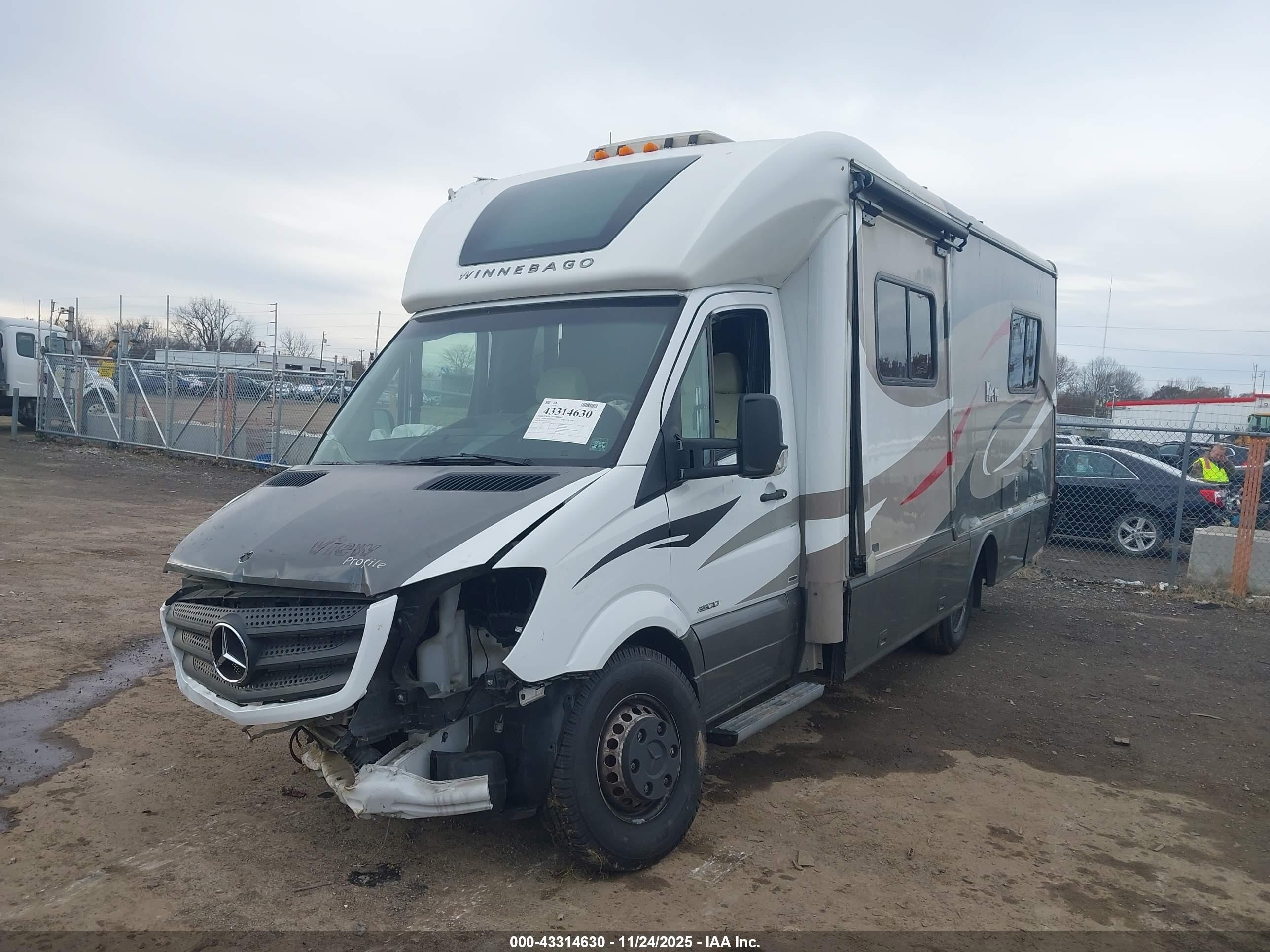 2014 Winnibago VIN WDAPF4CC8E9565757 IAAI salvage auction — All Over, Salvage (Ohio), sold $2,950 on 2025-12-24 (photo 2)