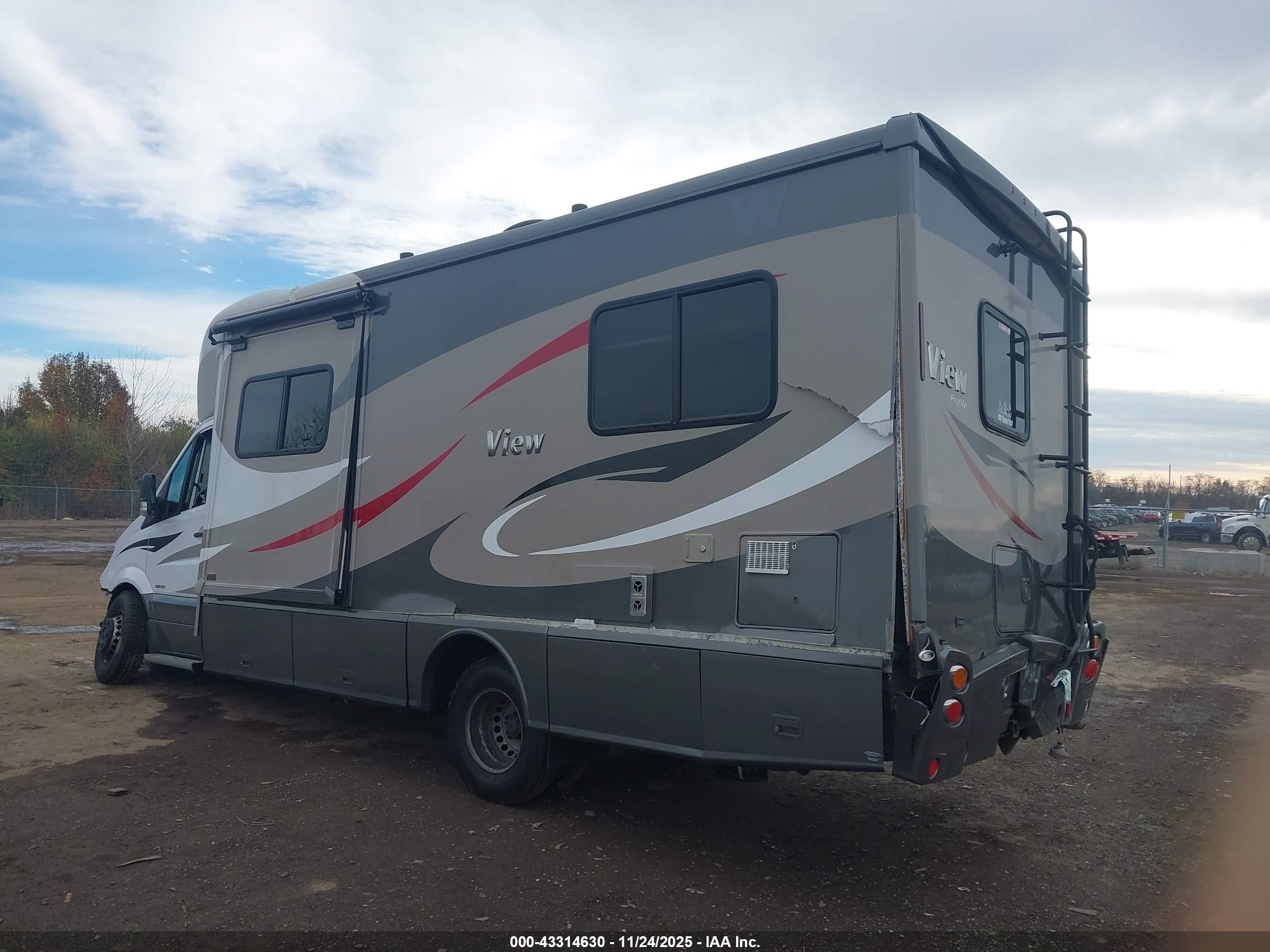 2014 Winnibago VIN WDAPF4CC8E9565757 IAAI salvage auction — All Over, Salvage (Ohio), sold $2,950 on 2025-12-24 (photo 3)