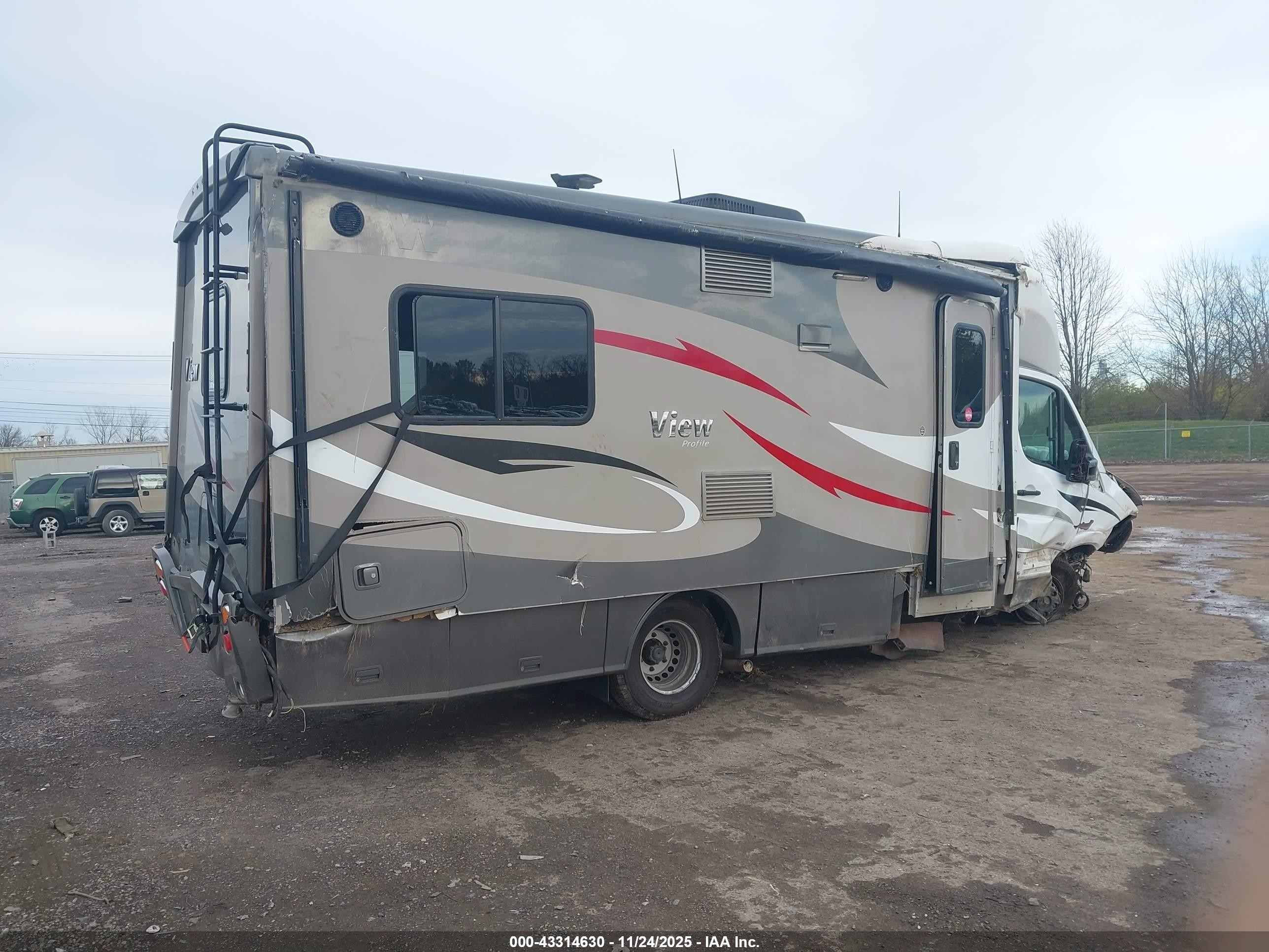 2014 Winnibago VIN WDAPF4CC8E9565757 IAAI salvage auction — All Over, Salvage (Ohio), sold $2,950 on 2025-12-24 (photo 4)