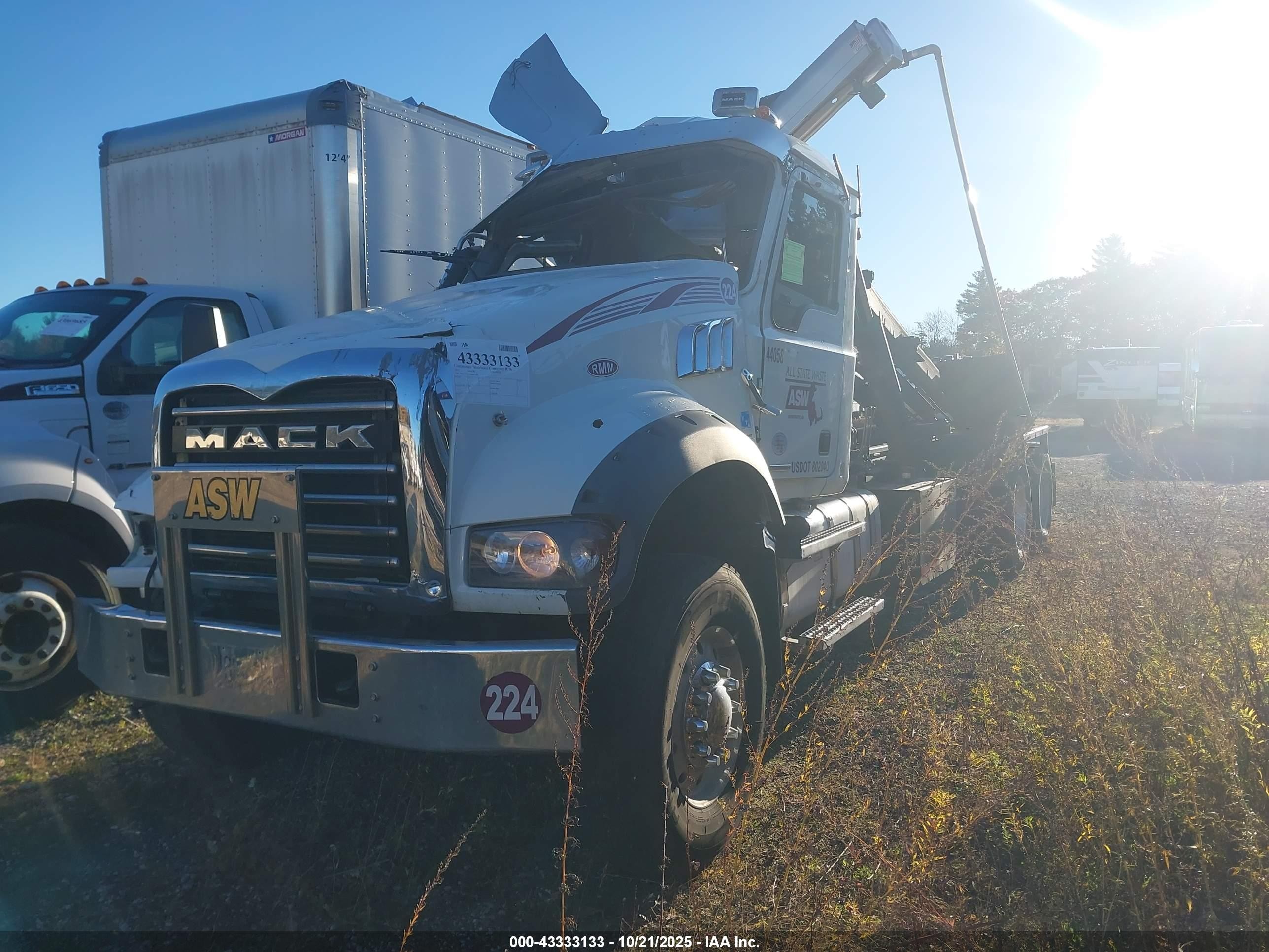 2023 Mack All other VIN 1M2GR4GC7PM027741 IAAI salvage auction — Side, Salvage (Massachusetts), sold $18,200 on 2026-05-01 (photo 2)