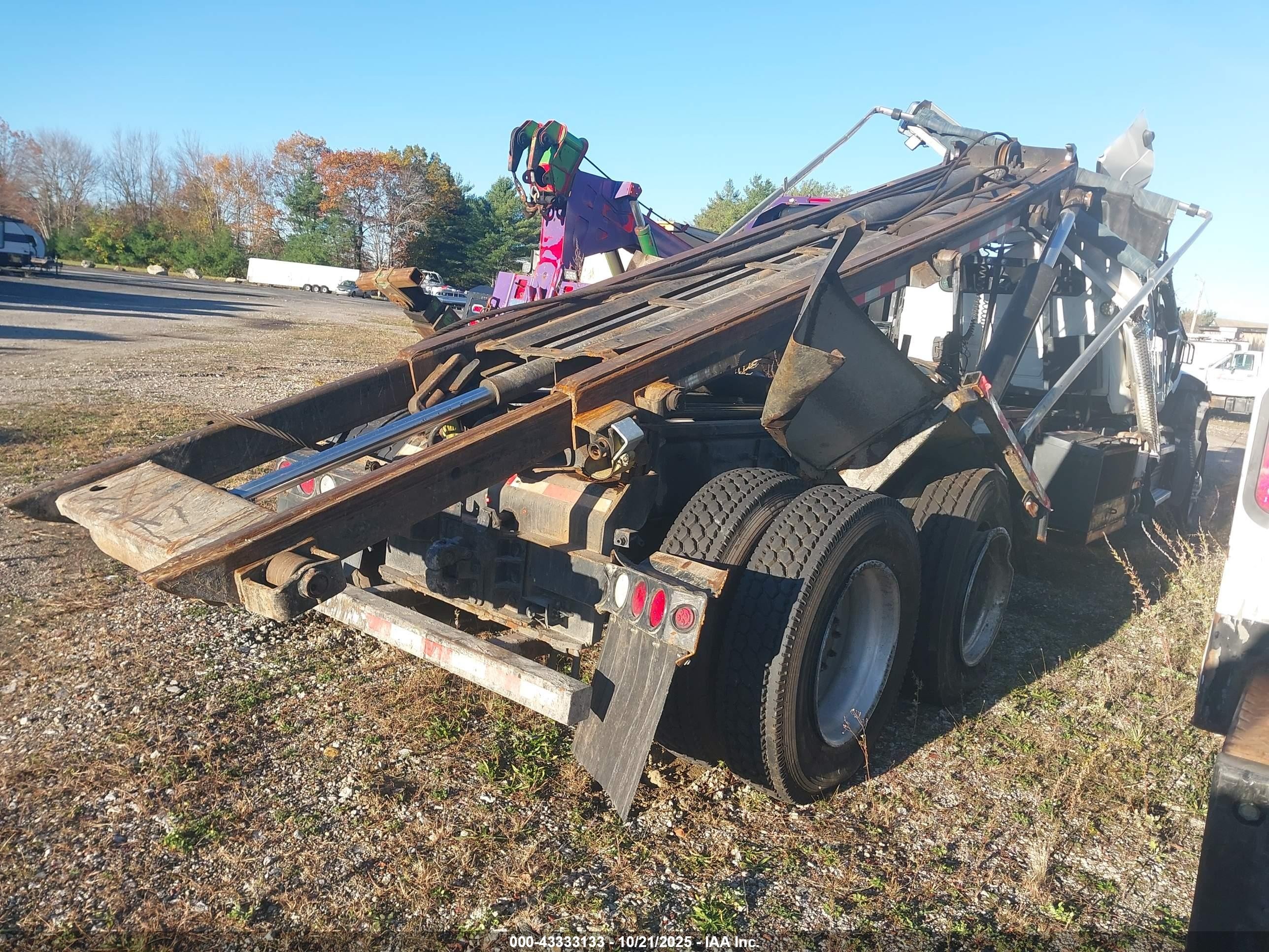 2023 Mack All other VIN 1M2GR4GC7PM027741 IAAI salvage auction — Side, Salvage (Massachusetts), sold $18,200 on 2026-05-01 (photo 4)