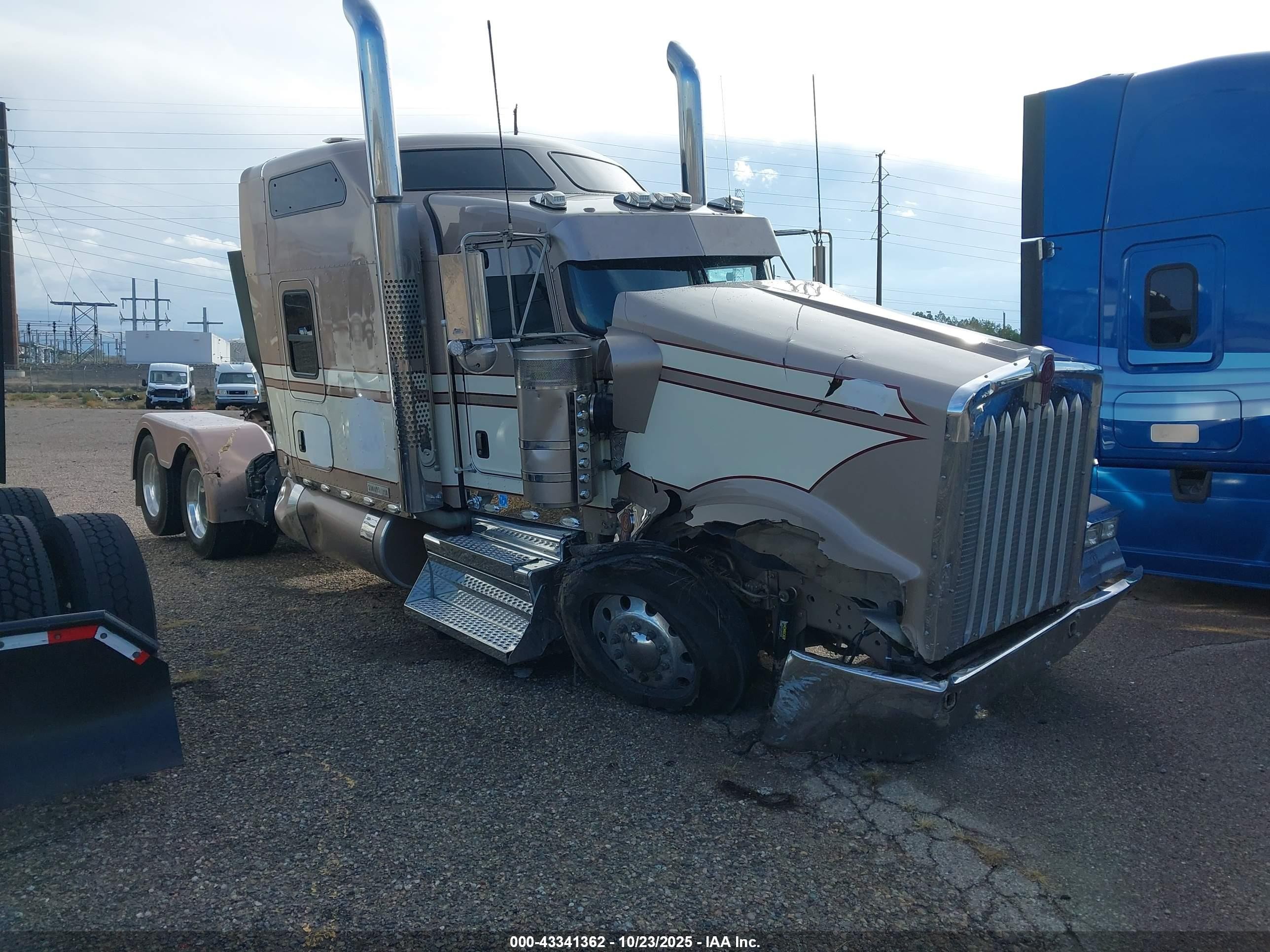 2021 Kenworth W900 VIN 1XKWD49X1MR432625 — IAAI salvage auction photo